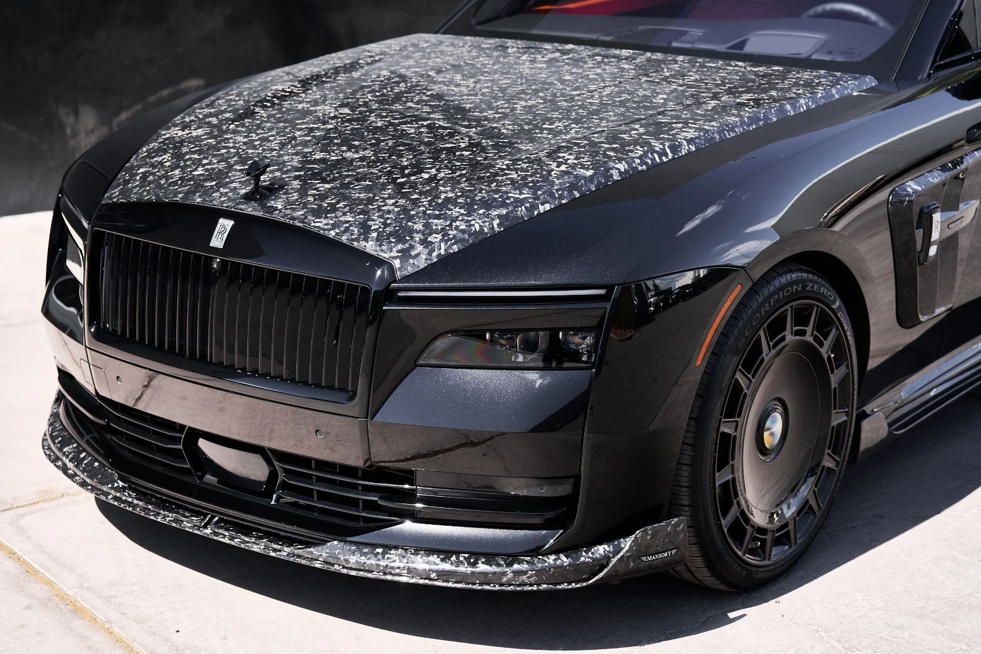 mph005_3700649628_Used_2025_Rolls_Royce_Spectre_Mansory_1756243802_a5ea9af548