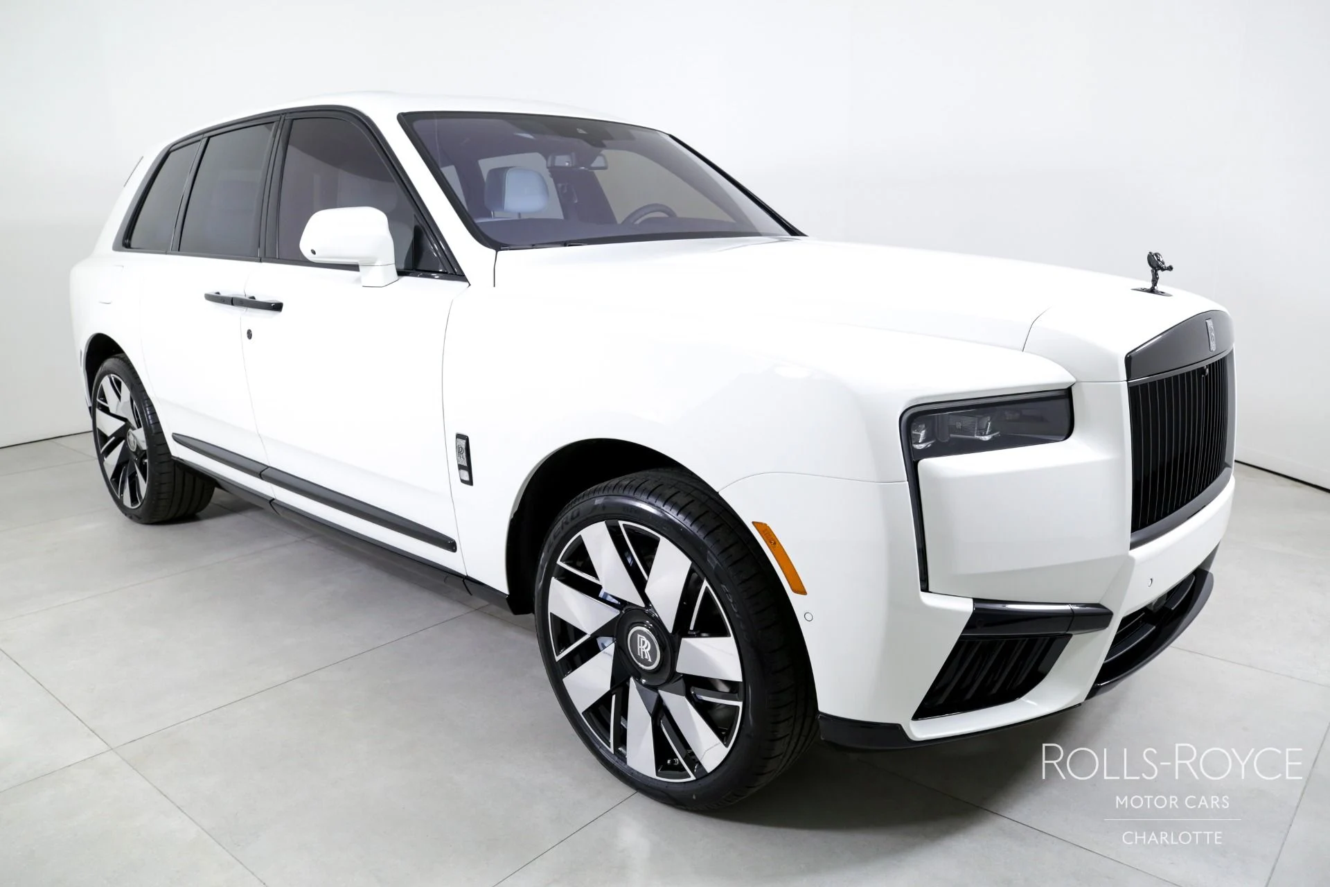mph005_3703893978_Used_2025_Rolls_Royce_Cullinan_1732209610_acd0fbe4b7