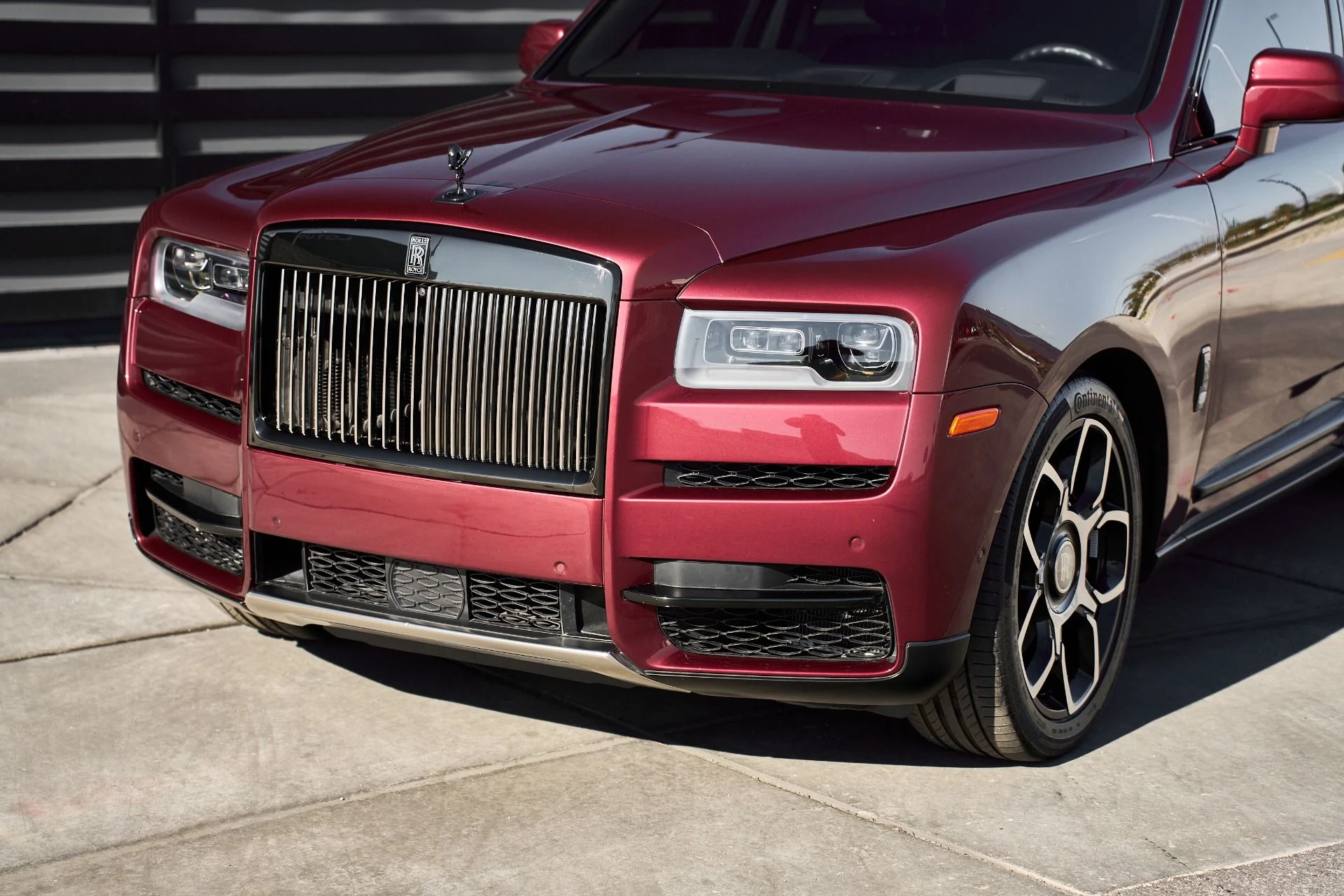 mph005_370567651_Used_2022_Rolls_Royce_Cullinan_Black_Badge_1764038690_81bc9cd12a