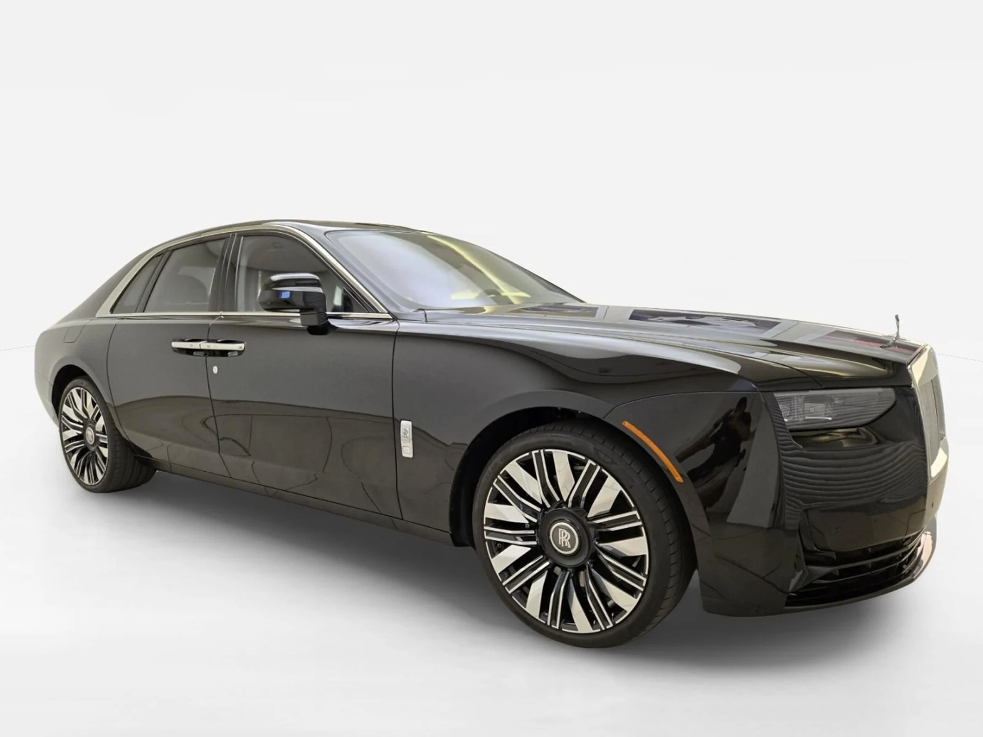 mph005_3710934932_Used_2025_Rolls_Royce_Ghost_1777356176_1096f5e6b5
