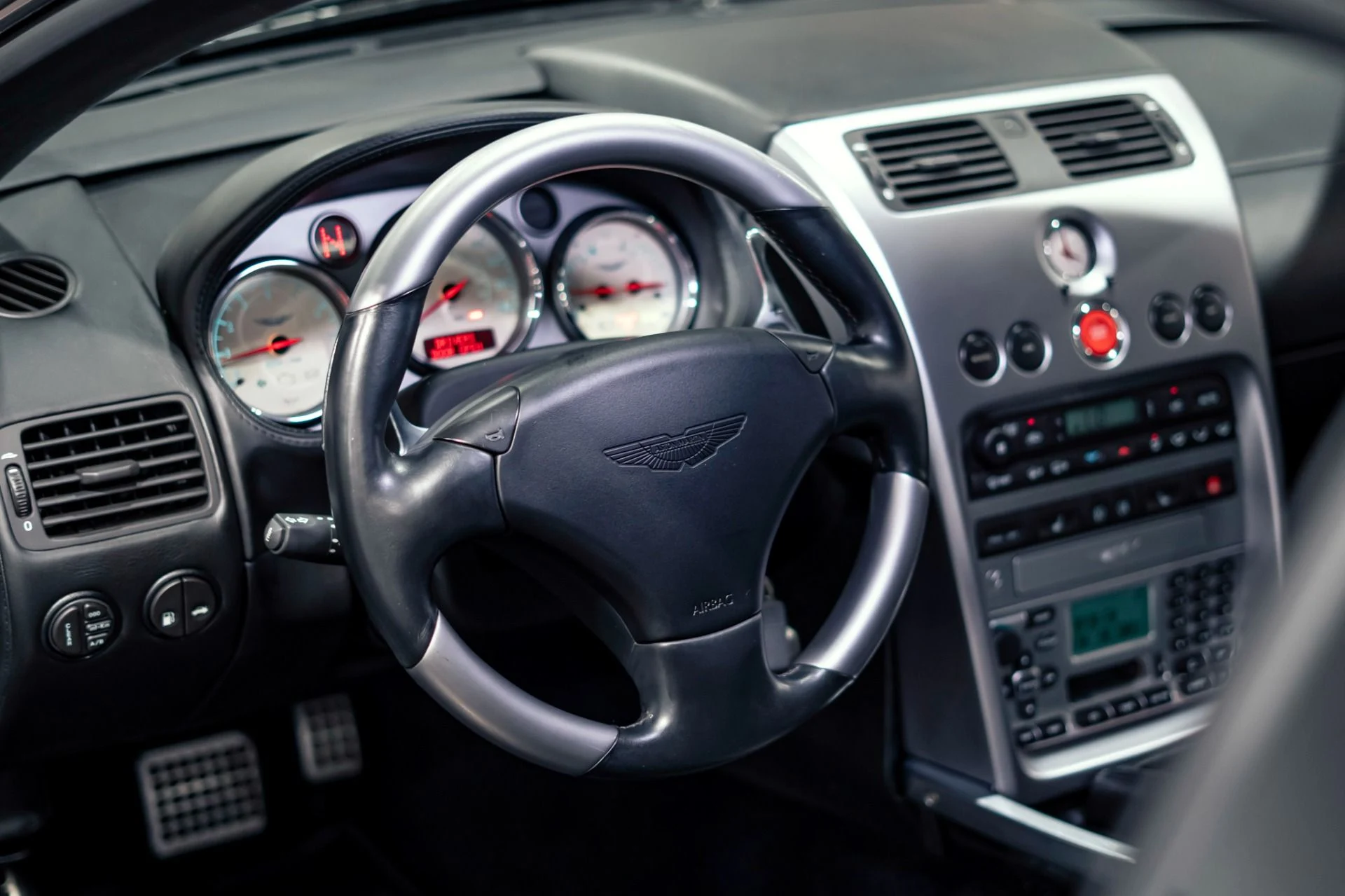 mph005_3712027083_Used_2003_Aston_Martin_V12_Vanquish_1778694278_0e4a086ad5