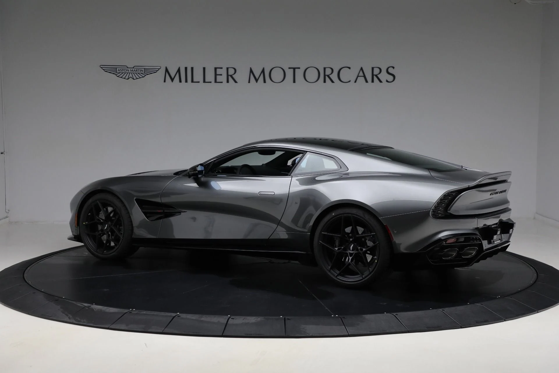 mph005_3715184616_New_2025_Aston_Martin_Vanquish_dd7563508a