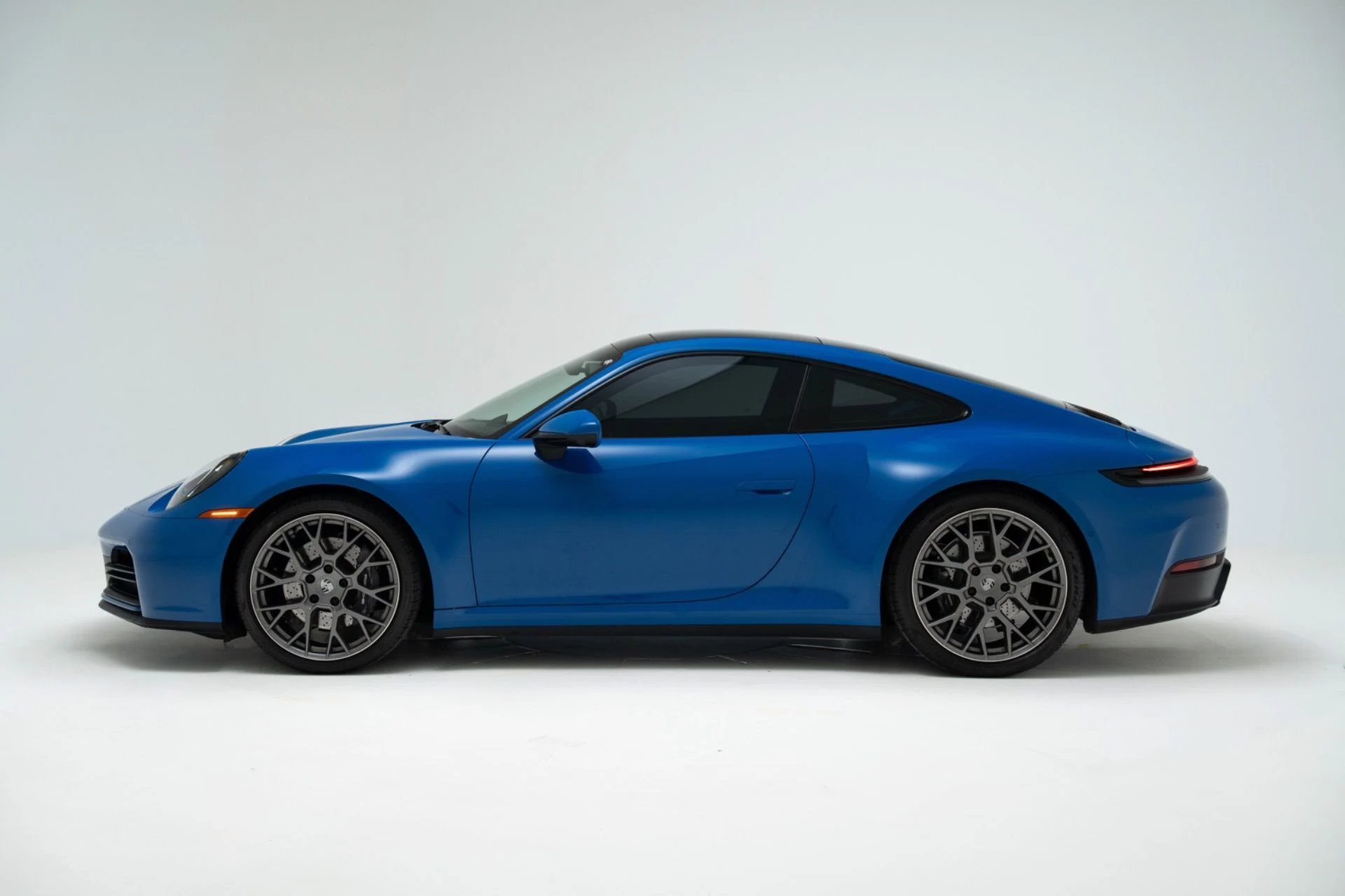 mph005_3719184410_Used_2025_Porsche_911_Carrera_1782341858_cfaccb00f4