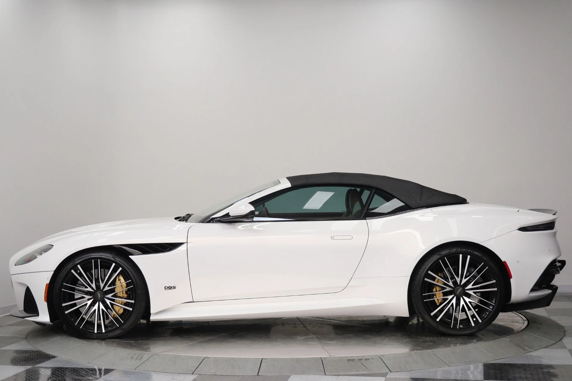 mph005_3732870301_Used_2022_Aston_Martin_DBS_Superleggera_Volante_715_Horsepower_Low_Miles_Two_Tone_Interior_1780071319_307f2effa6
