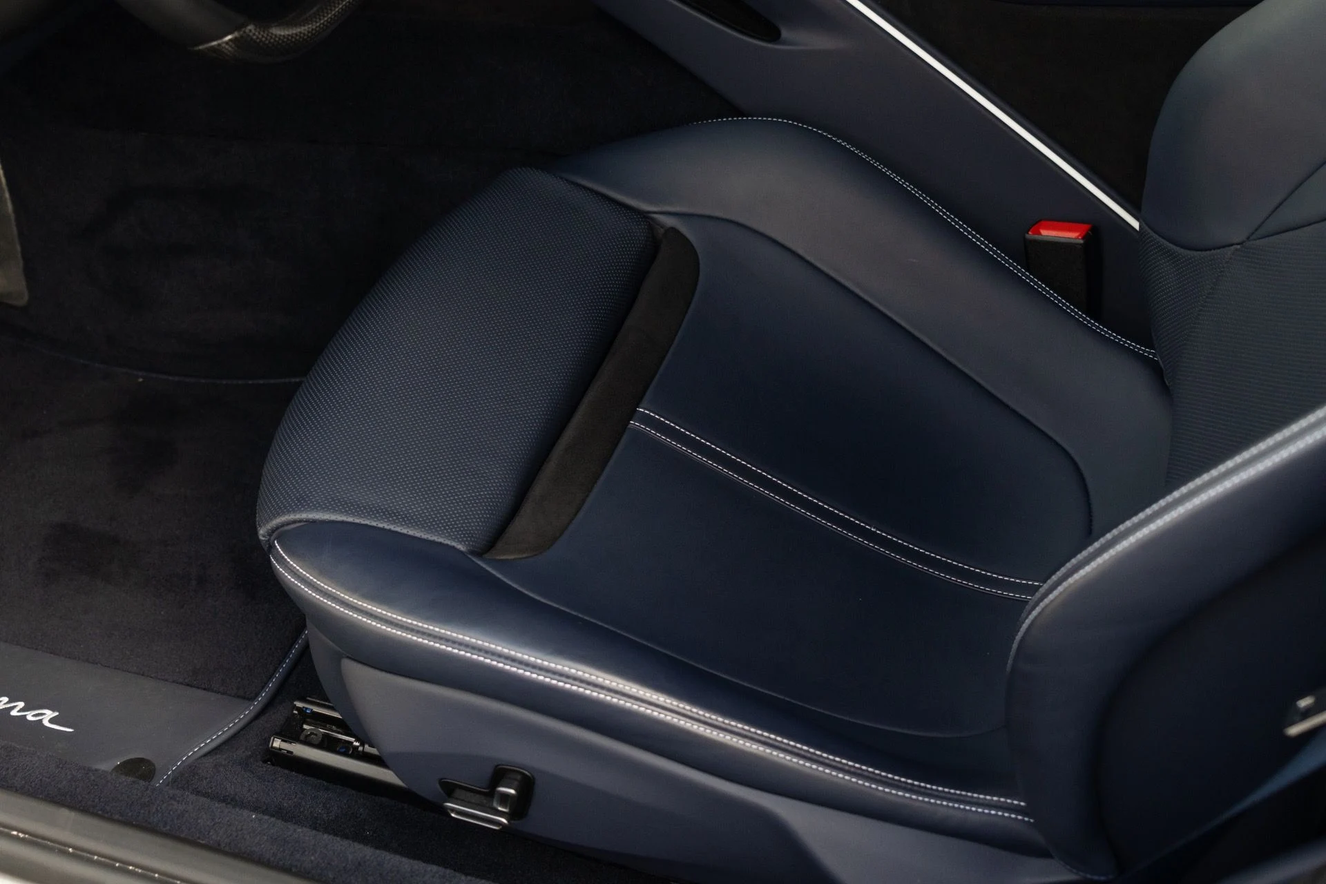 mph005_3737760316_Used_2022_Ferrari_Roma_1764790245_72d712ebf2