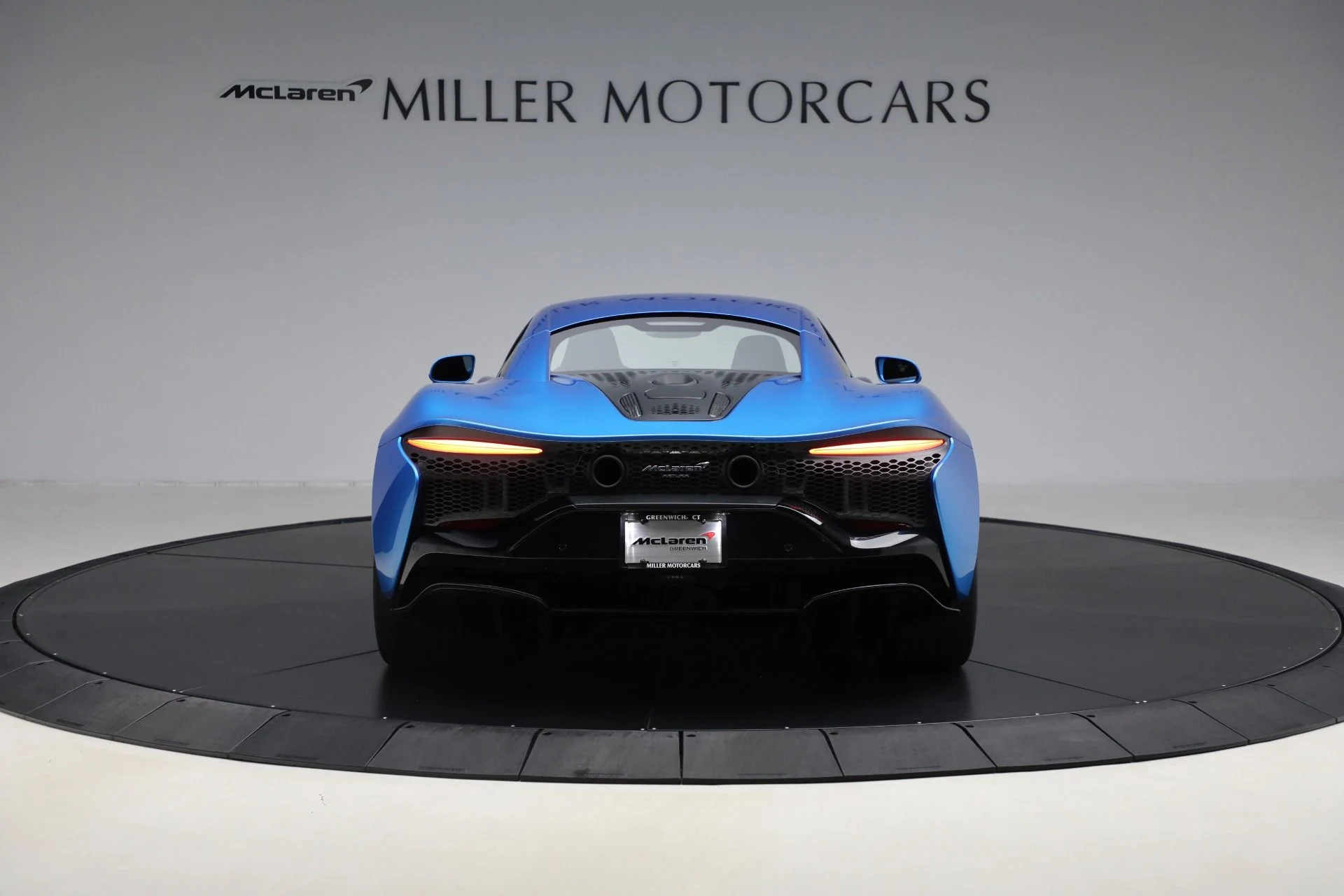 mph005_3739443537_Used_2024_Mc_Laren_Artura_Vision_2271961056