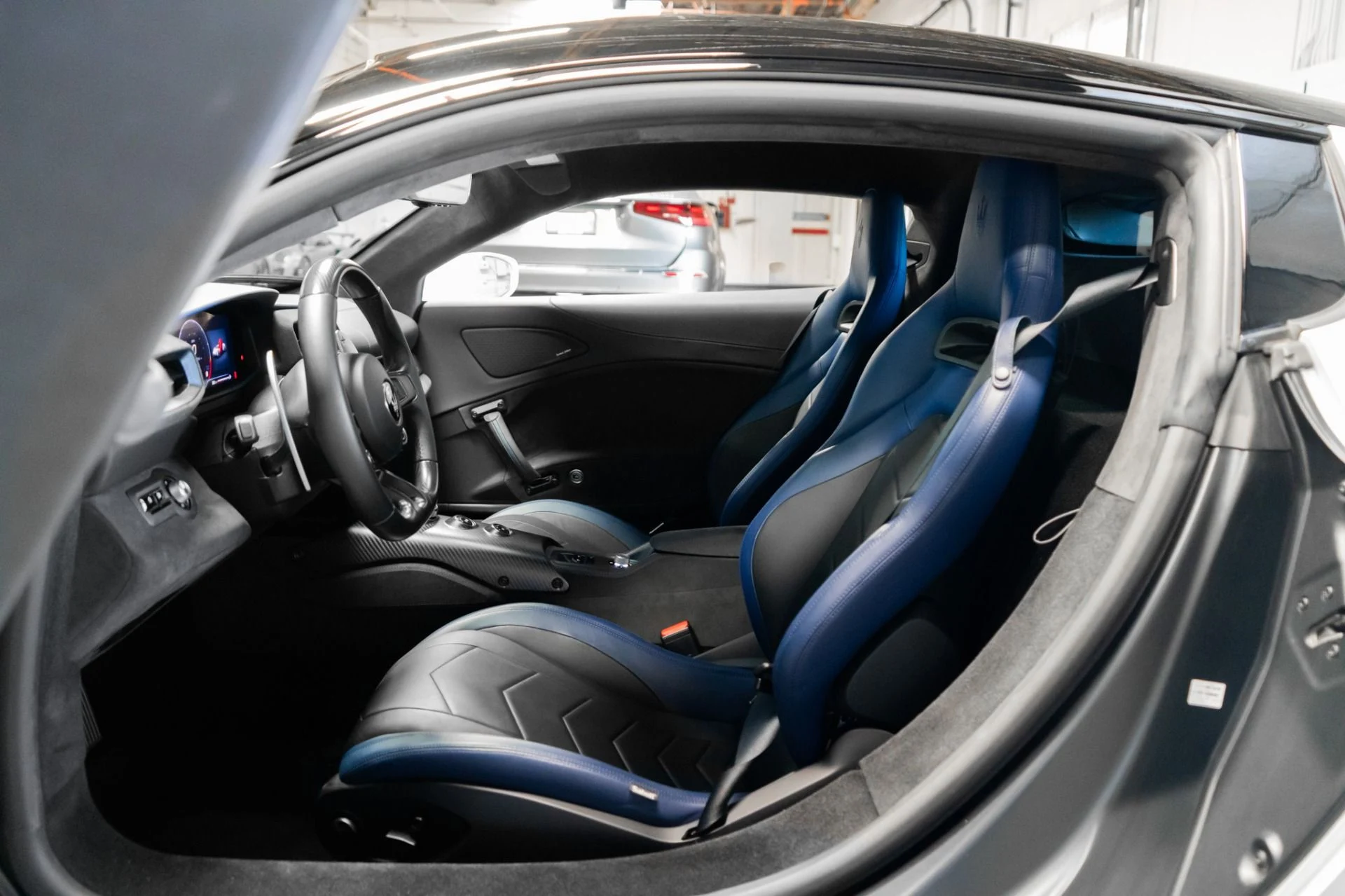 mph005_3740480591_Used_2022_Maserati_MC_20_1759174720_e4d0bd92de