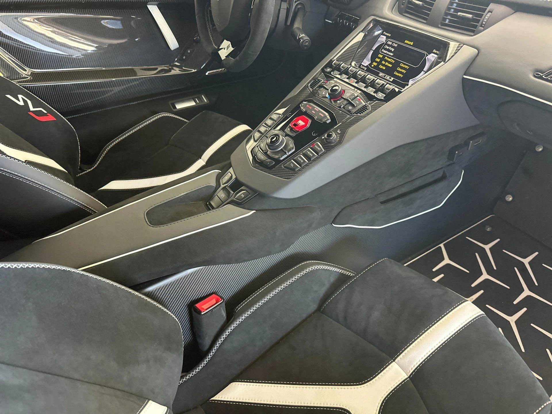 mph005_3744614053_Used_2021_Lamborghini_Aventador_SVJ_1774426258_b6e97f6486