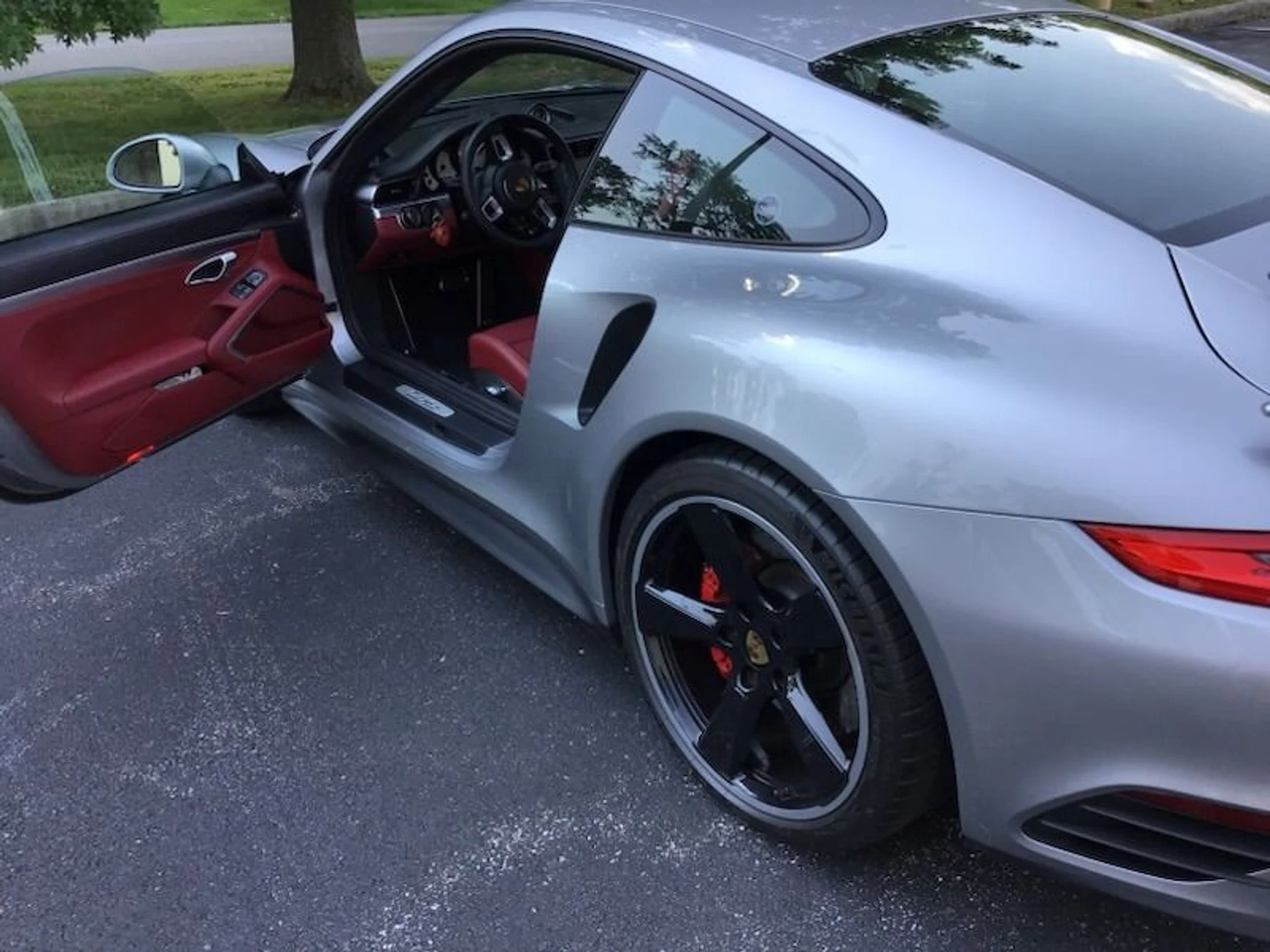 mph005_3750878770_Used_2019_Porsche_911_Turbo_1775691516_1f8bc3a1e3