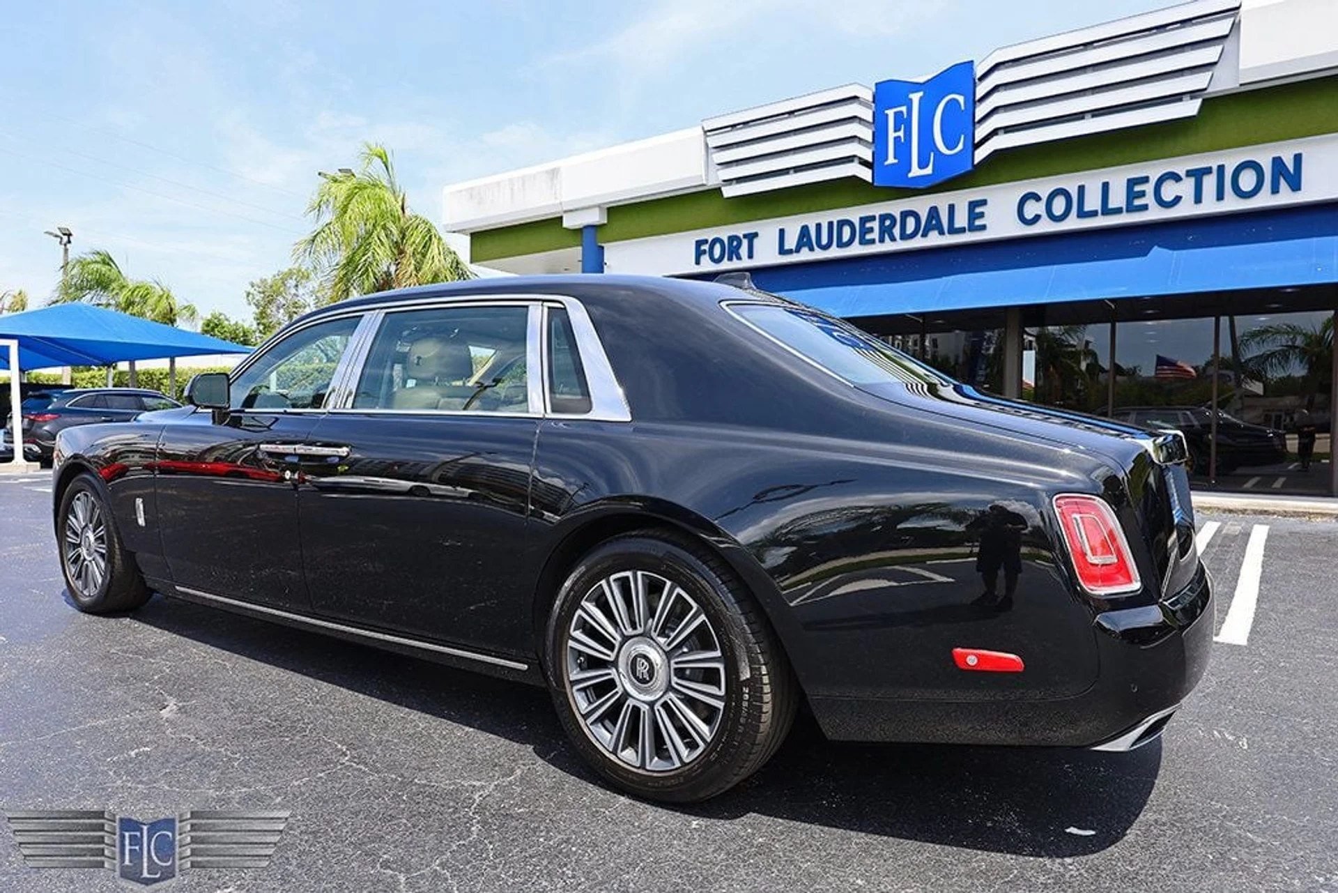 mph005_3769977910_used_2020_rolls_royce_phantom_extendedwheelbasesedan_6305_22909109_6_1024_71fc7393c8