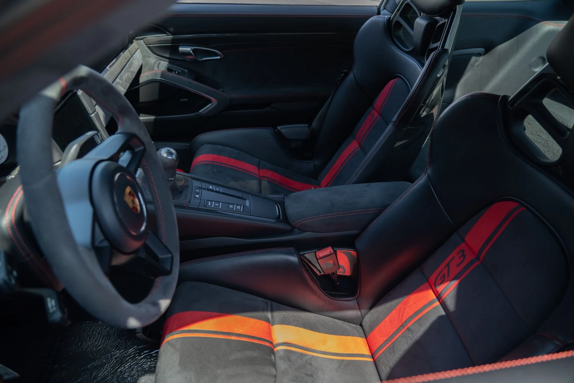 mph005_3770312971_Used_2018_Porsche_911_GT_3_1756851687_9650170638