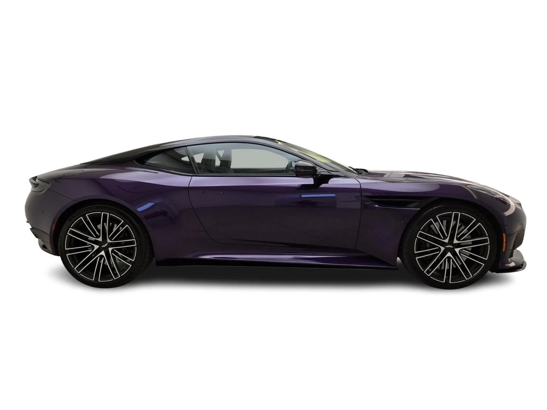 mph005_3773150272_Used_2025_Aston_Martin_DB_12_1752731139_a72111797c