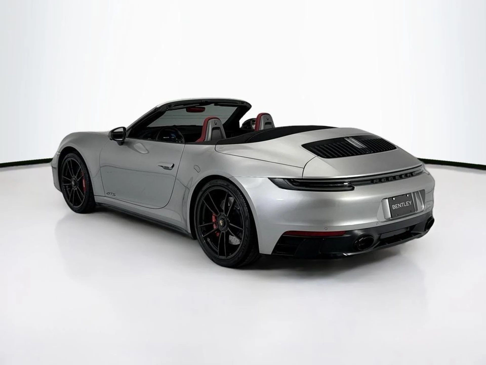 mph005_379707791_used_2022_porsche_911_carrerascabriolet_8119_23027418_6_1024_baabf5aa57