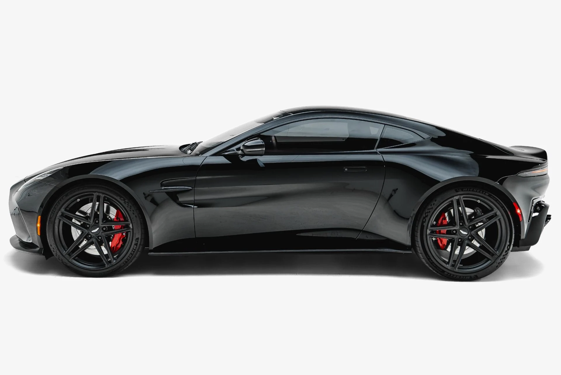 mph005_3800996462_Used_2025_Aston_Martin_Vantage_1790202654_a551fa7848