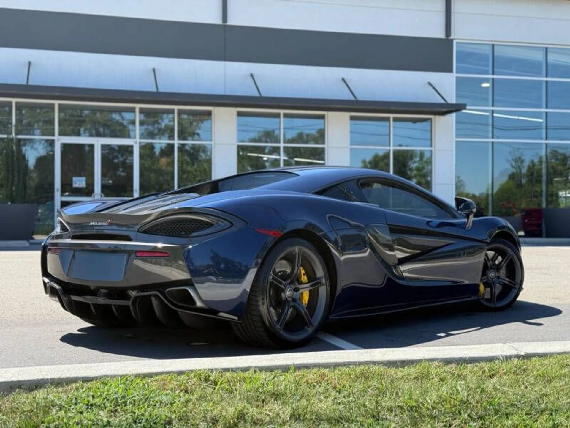 mph005_3808319147_2016_mclaren_570s_base_2dr_coupe_386fb552ce