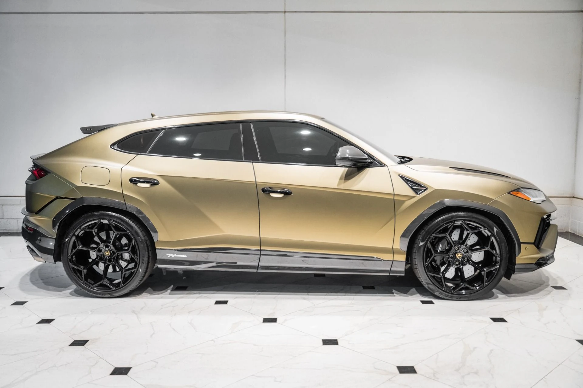 mph005_381084294_Used_2024_Lamborghini_Urus_Performante_1777998799_8ffabf97b3