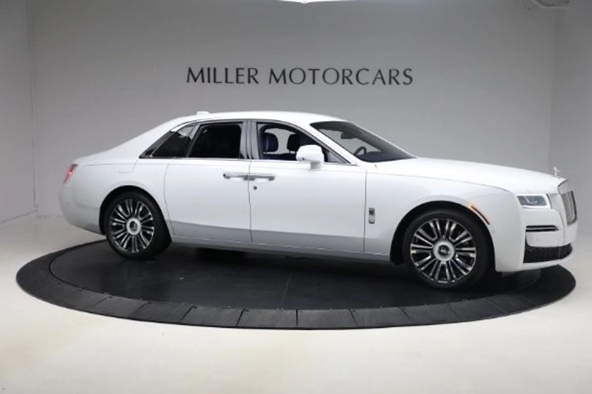 mph005_3811092115_Used_2022_Rolls_Royce_Ghost_0367bce73c