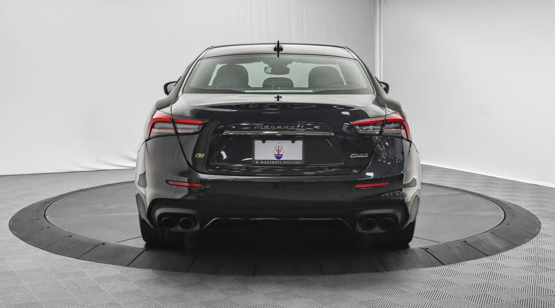 mph005_3821285506_Used_2023_Maserati_Ghibli_Modena_Q4_1752825568_bfc7ac6f35