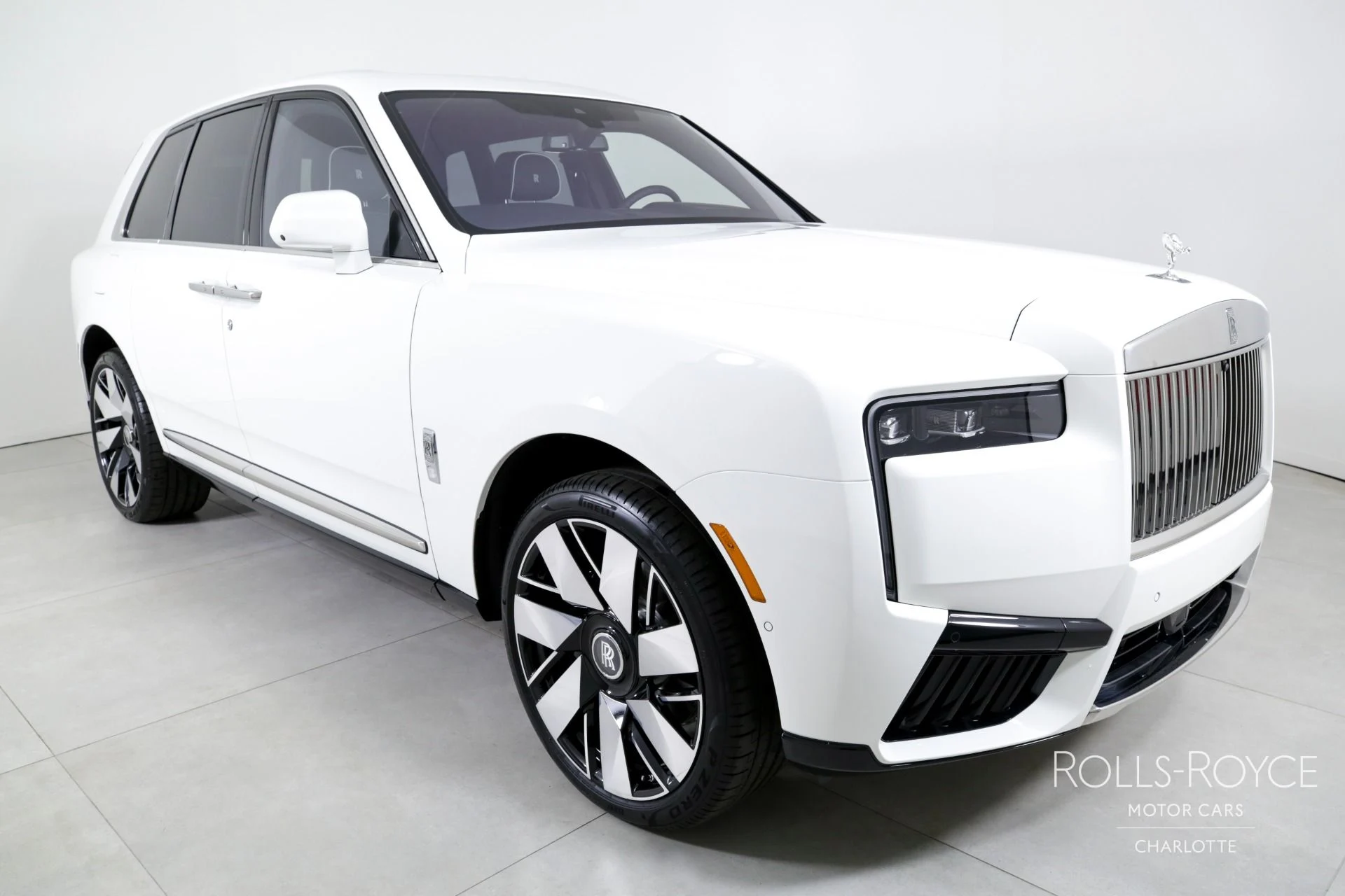 mph005_3822435594_Used_2025_Rolls_Royce_Cullinan_1732210951_6f0e4695d2