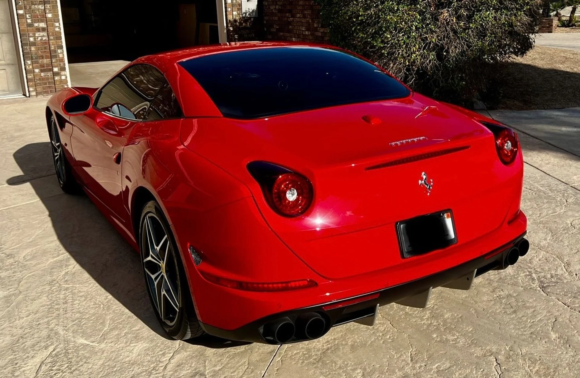 mph005_3826734434_Used_2015_Ferrari_California_T_1744322240_5ba69e8231