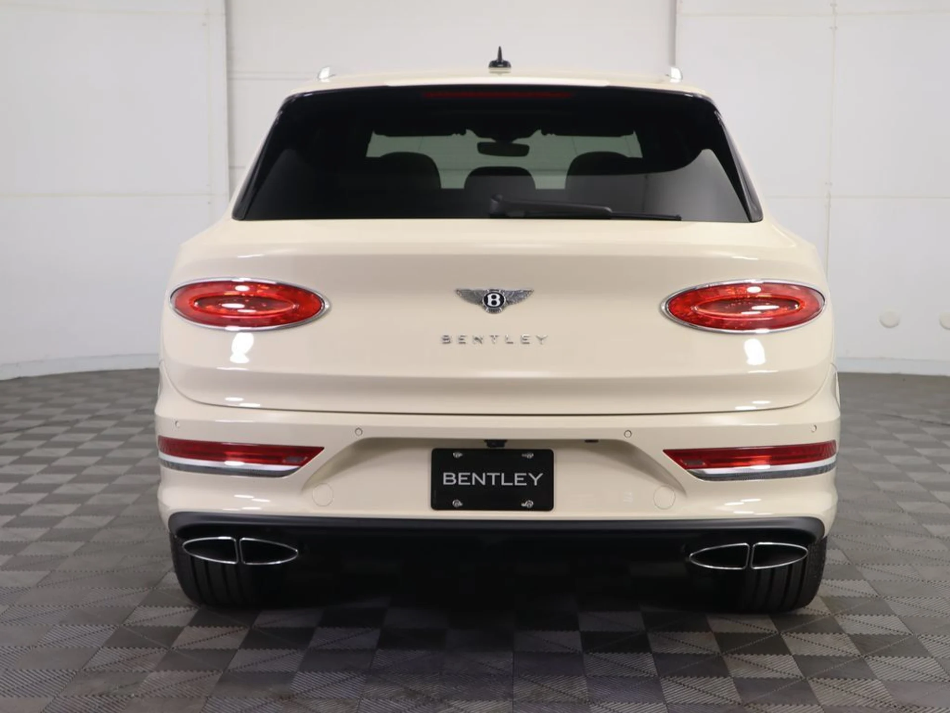 mph005_3832291607_used_2023_bentley_bentayga_v8awd_8119_22972993_6_1024_5ac045e990