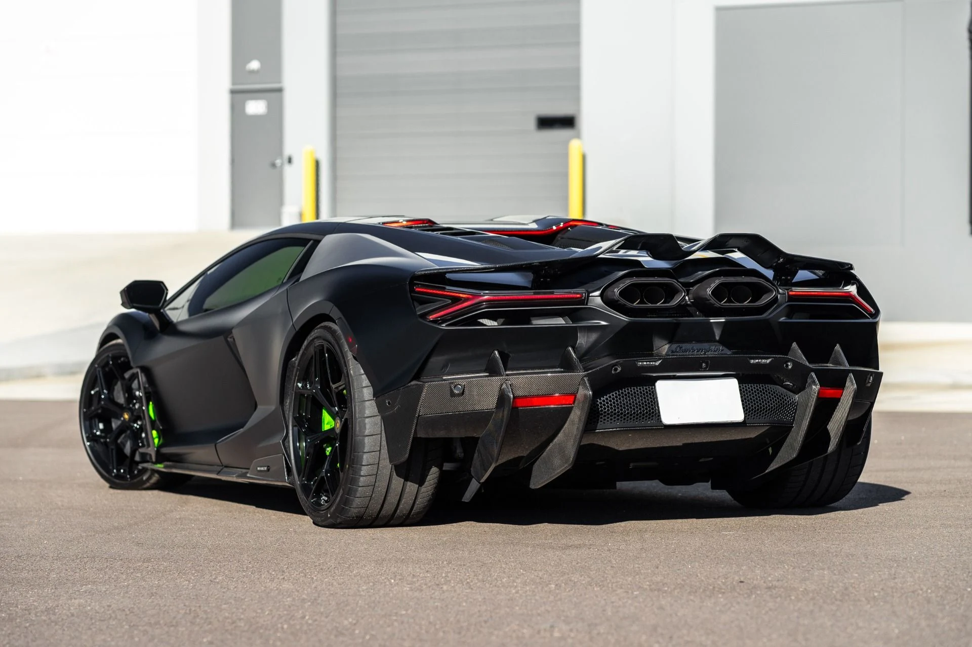 mph005_3832303278_Used_2025_Lamborghini_Revuelto_1791313558_cb24fbf120