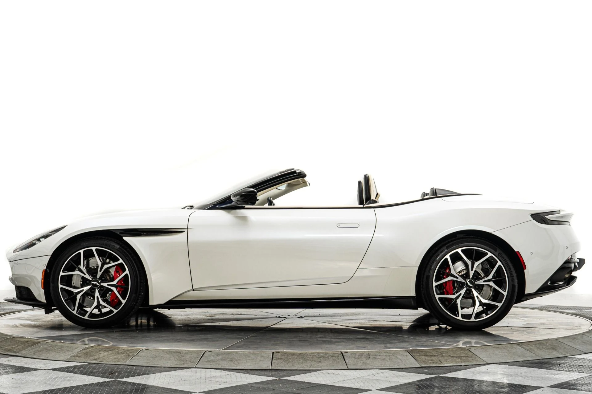 mph005_3835918064_Used_2019_Aston_Martin_DB_11_Volante_1760477407_c7520d8e68