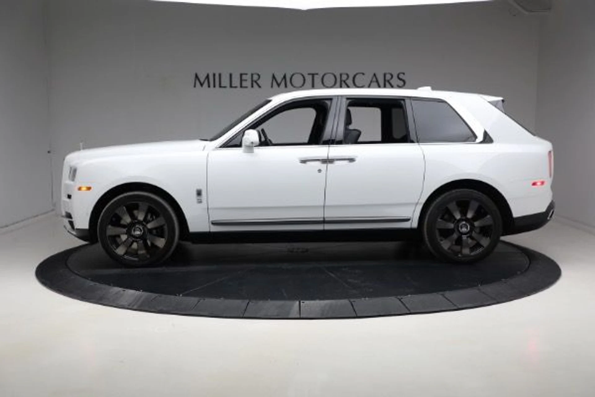 mph005_3850655608_Used_2022_Rolls_Royce_Cullinan_44309af43b