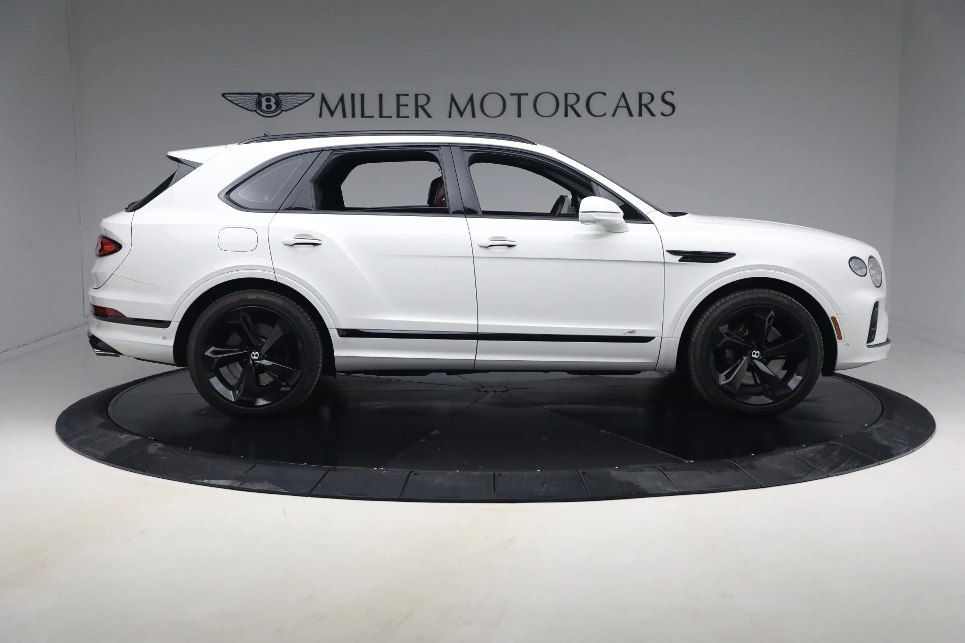 mph005_3866782153_Used_2021_Bentley_Bentayga_V8_1770336382_260c98b21c