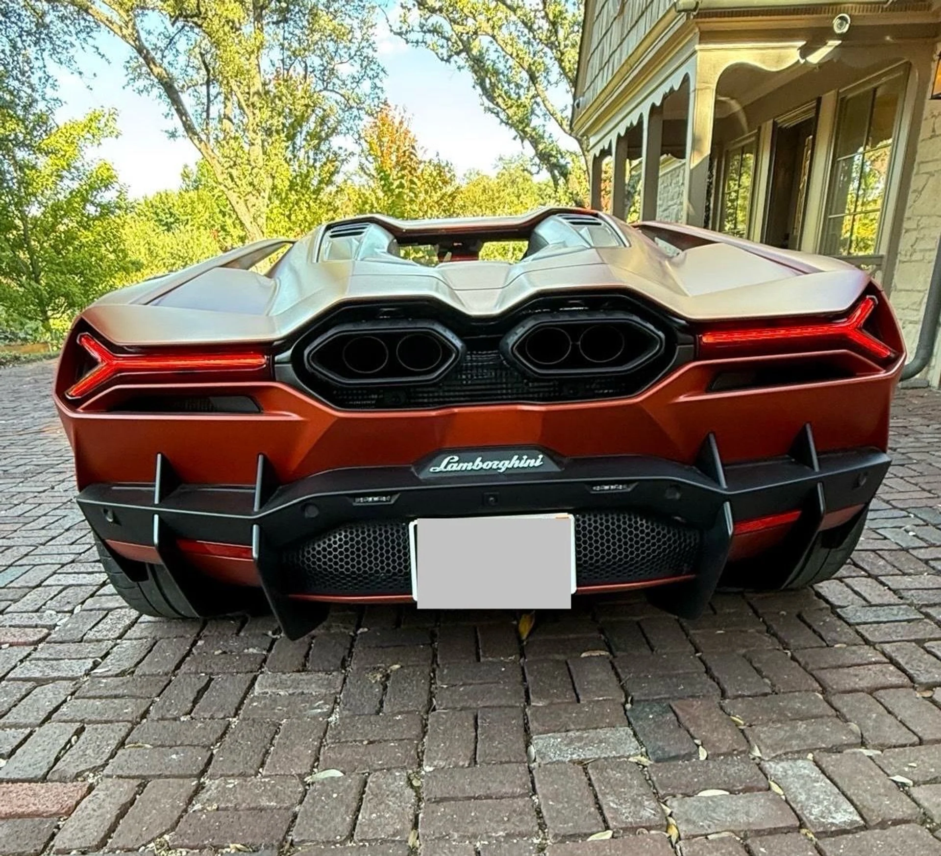 mph005_3867444891_Used_2024_Lamborghini_Revuelto_1762192161_d2fd759179