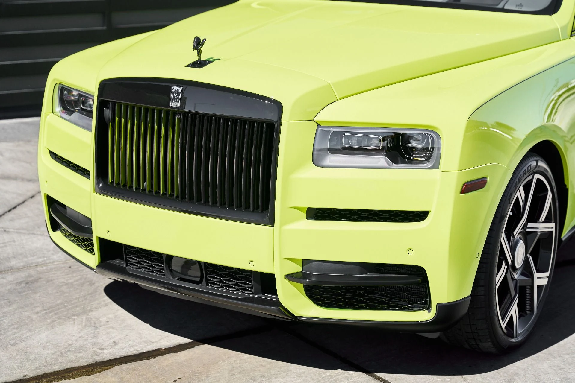 mph005_3867606155_Used_2024_Rolls_Royce_Cullinan_Base_1773162558_5eeda35b8f