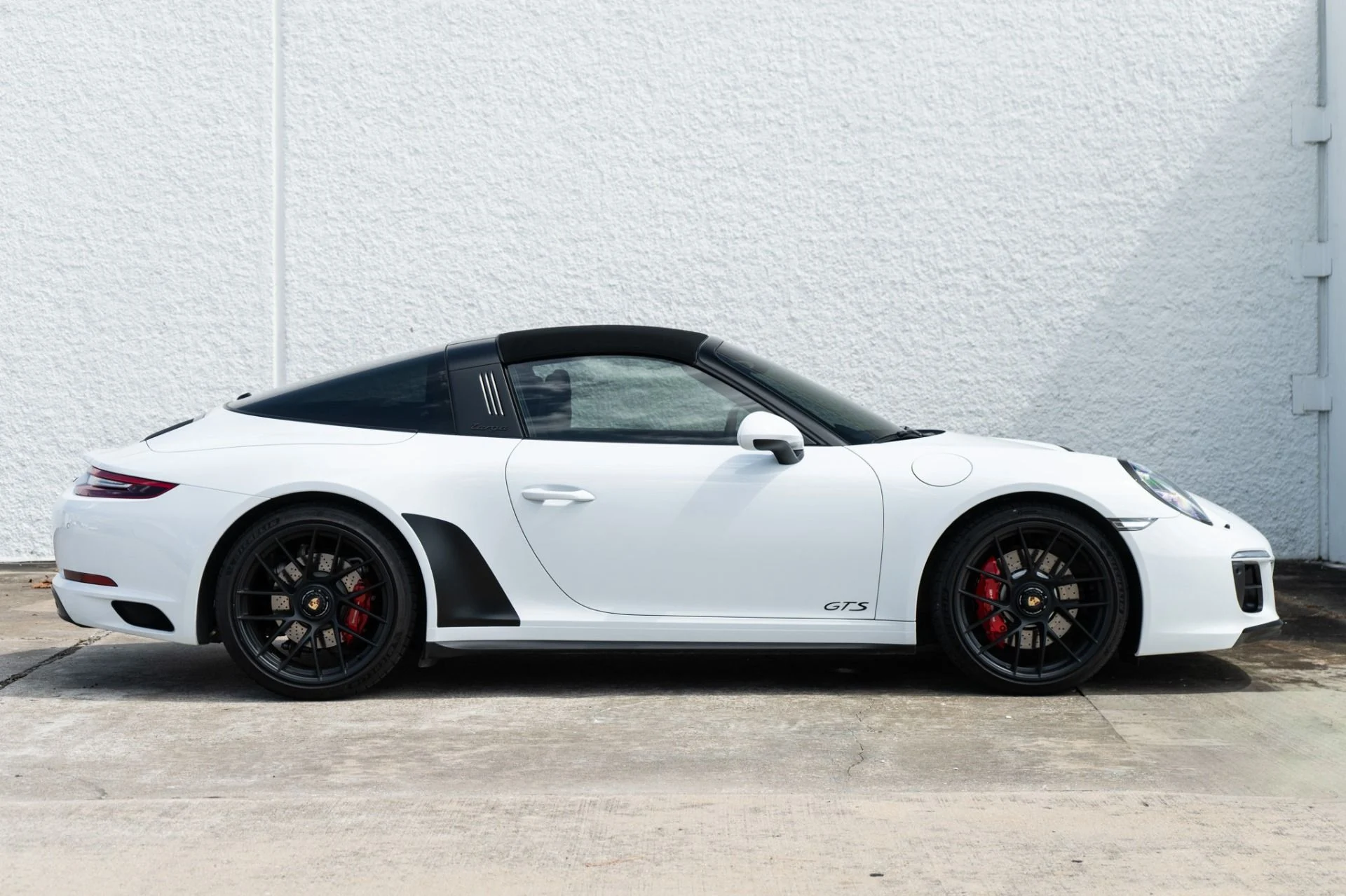 mph005_3873333156_Used_2018_Porsche_911_Targa_4_GTS_1791238615_5dfecdfb25