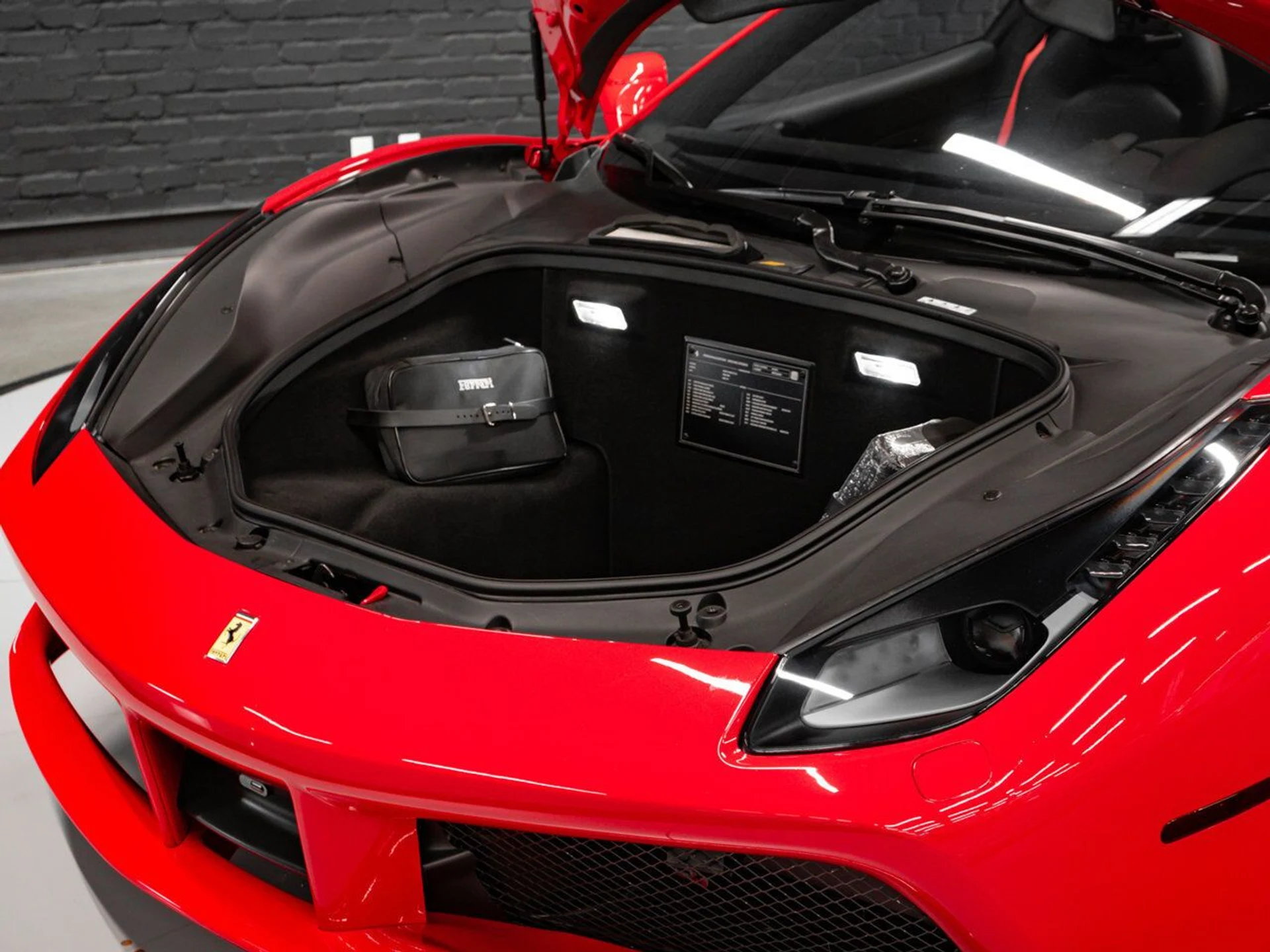 mph005_3886263806_ferrari_488_spider_2018_8423bacfc5