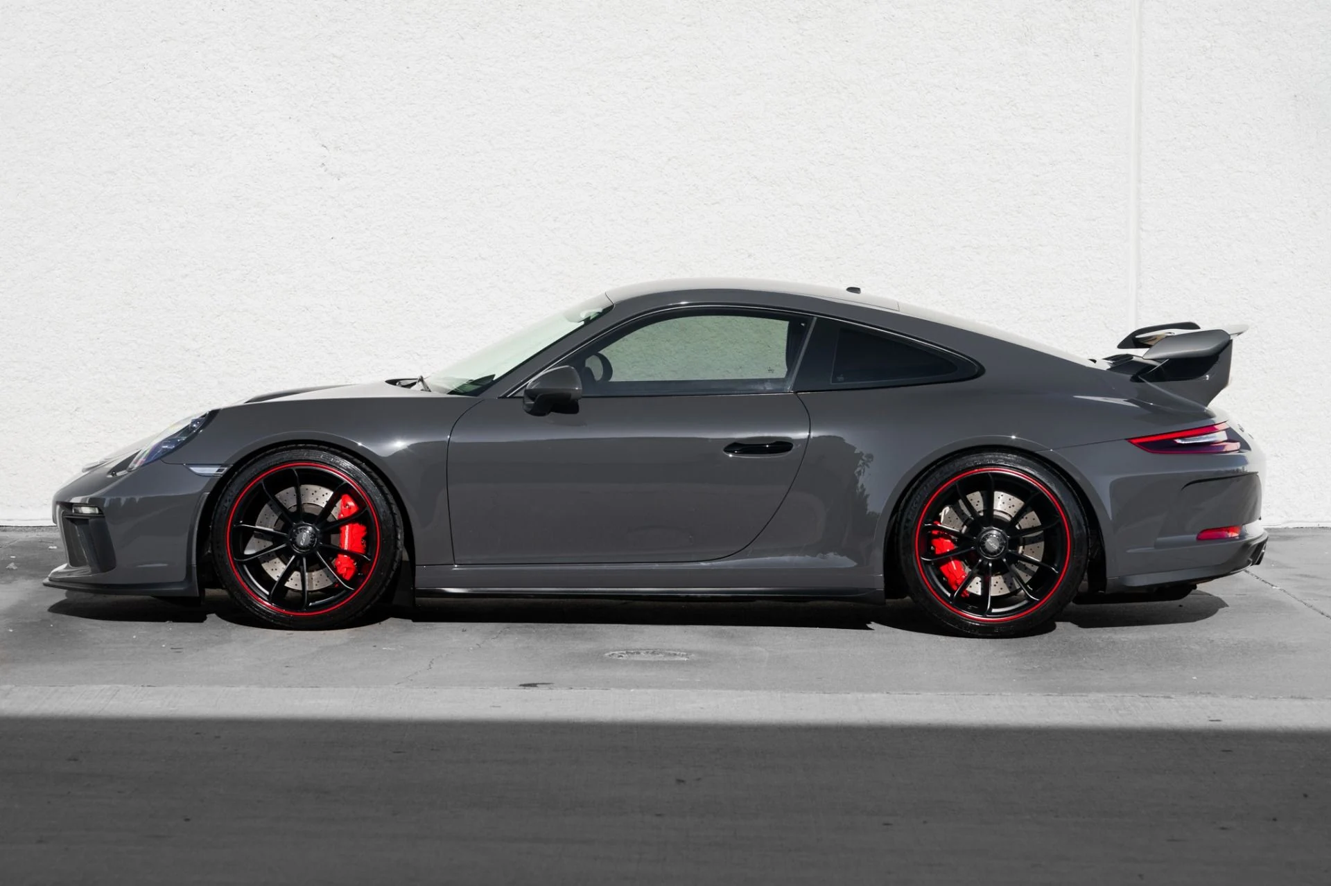 mph005_3886954476_Used_2018_Porsche_911_GT_3_1755272509_57f9edd068