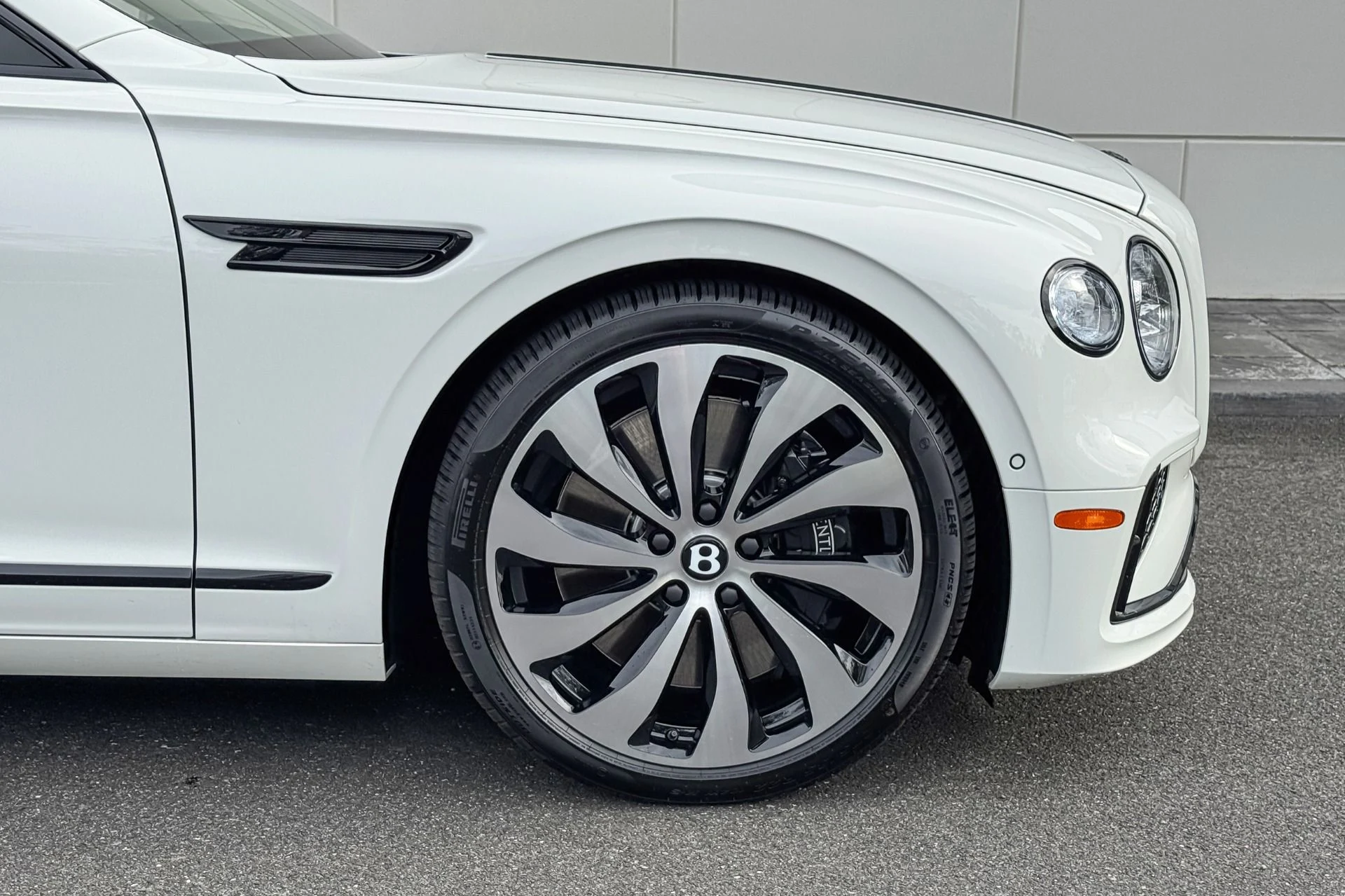 mph005_3892674088_New_2026_Bentley_Flying_Spur_1763579881_b8f55e71c0