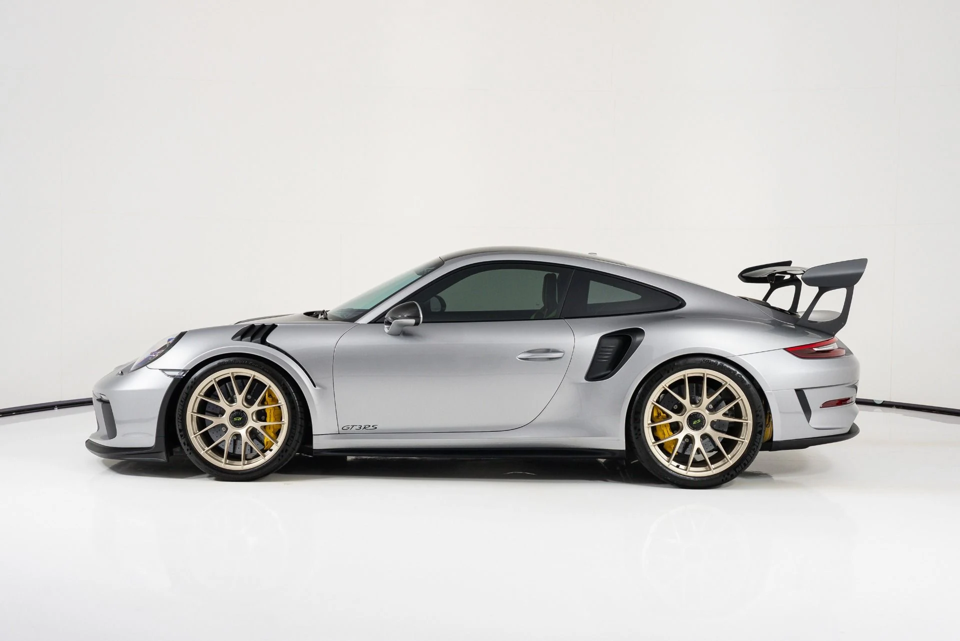 mph005_3901711628_Used_2019_Porsche_911_GT_3_RS_1786043979_ebb5d4c2aa