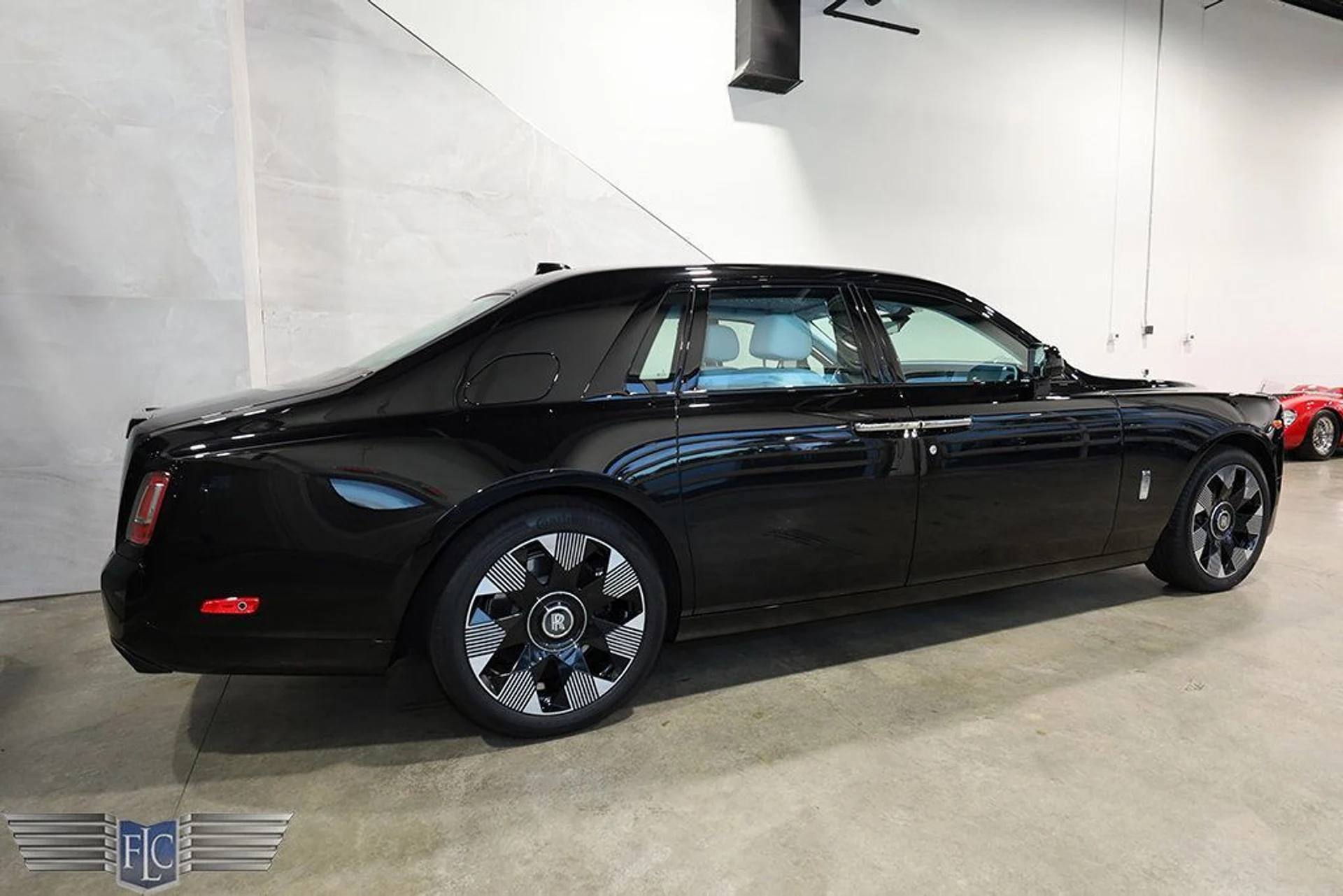 mph005_3907056902_used_2025_rolls_royce_phantom_sedan_9689_22959551_6_1024_9af012b36c