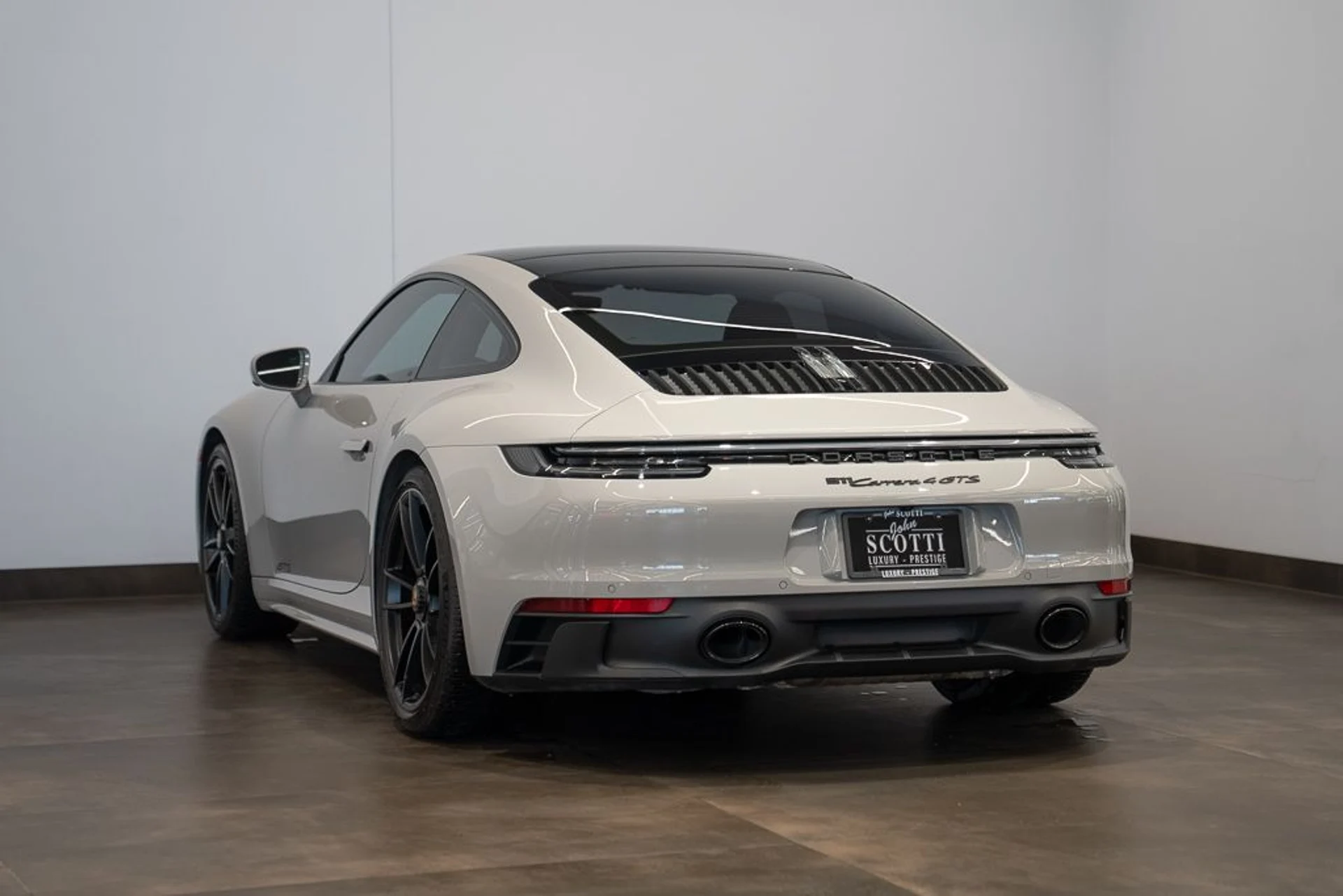 mph005_3907145822_porsche_911_2023_jpg_v_1773863537_7e338f9bd9