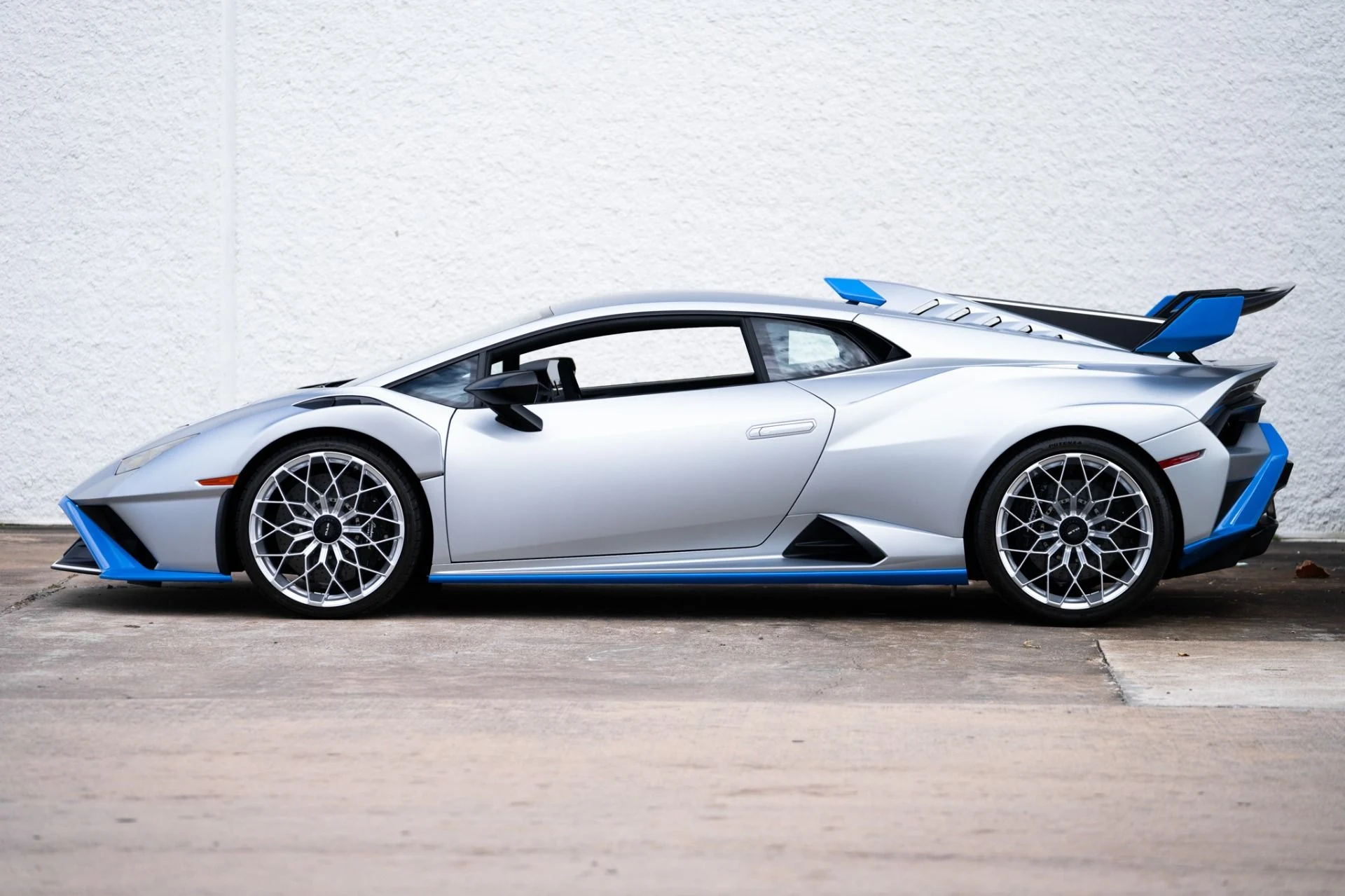 mph005_3912491631_Used_2023_Lamborghini_Huracan_STO_1760737861_ab55ad2d06