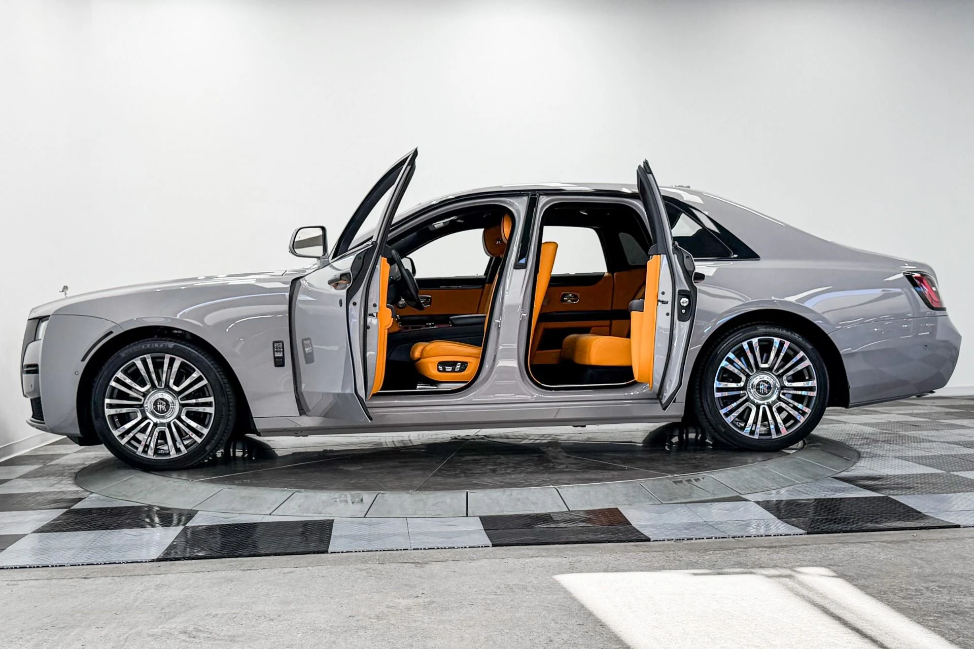 mph005_392174694_Used_2022_Rolls_Royce_Ghost_The_Ghost_Package_Bespoke_Audio_Illuminated_Fascia_1785265086_979c2fb24a
