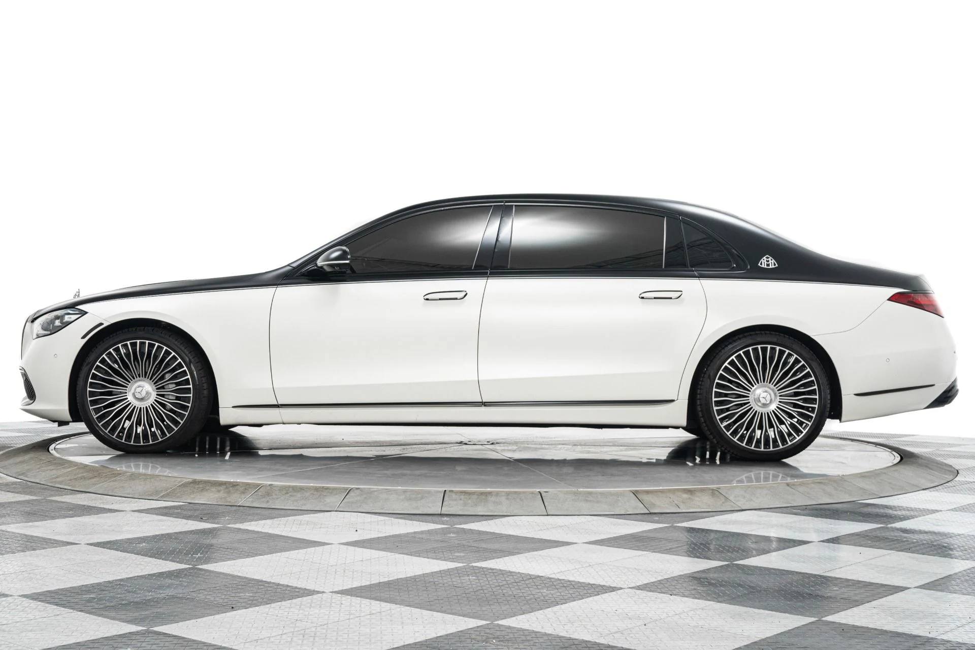 mph005_3922134481_Used_2021_Mercedes_Benz_Maybach_S_580_4_MATIC_Factory_Two_Tone_paint_Executive_Rear_Seat_Package_Bottle_Chiller_1776288092_d9027efafe