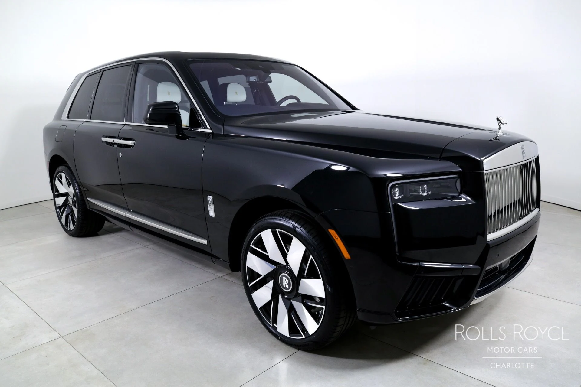 mph005_3922719971_Used_2025_Rolls_Royce_Cullinan_1746196138_7eba74f322