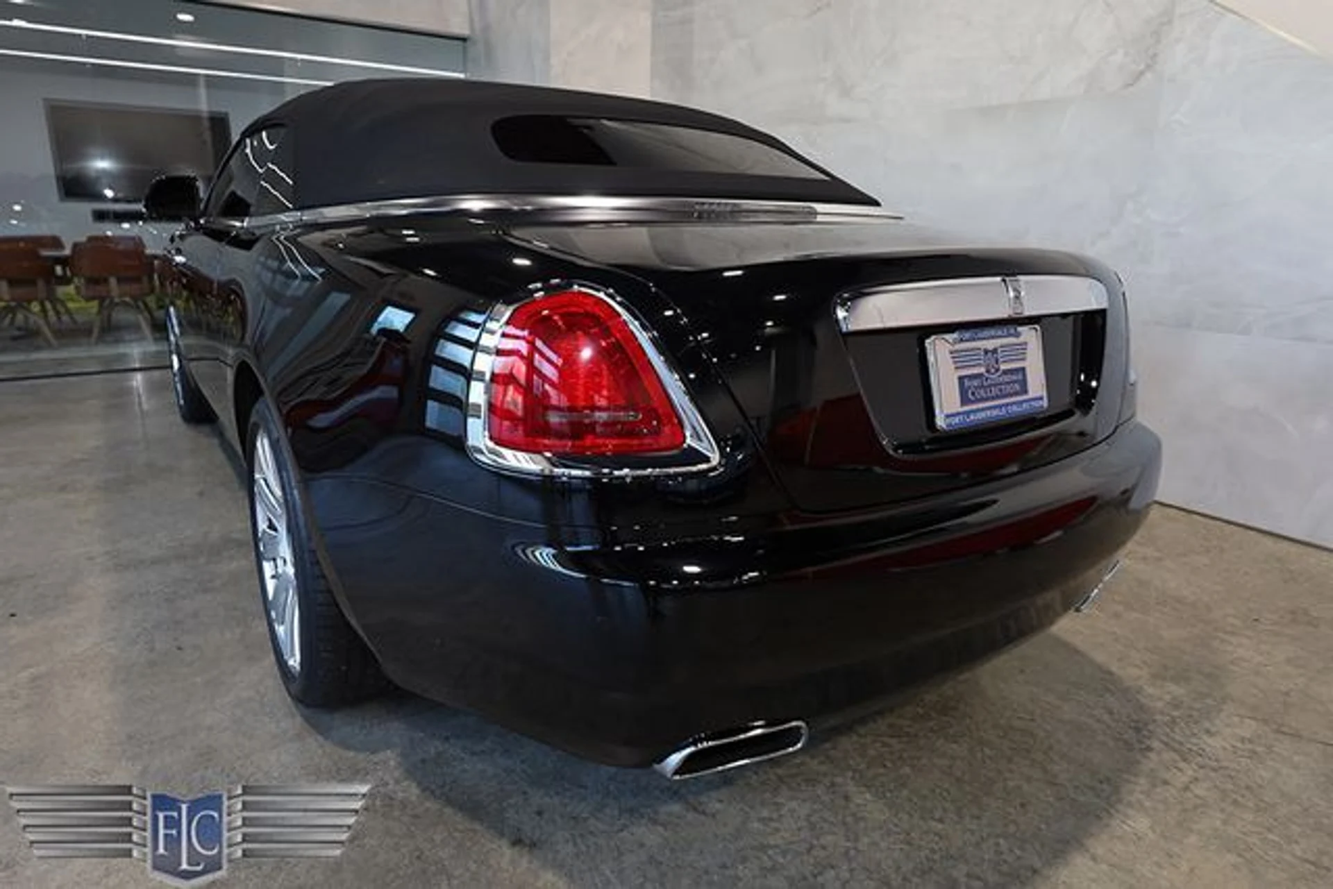 mph005_3927921487_used_2017_rolls_royce_dawn_convertible_9689_23082501_10_640_eec42b6e44