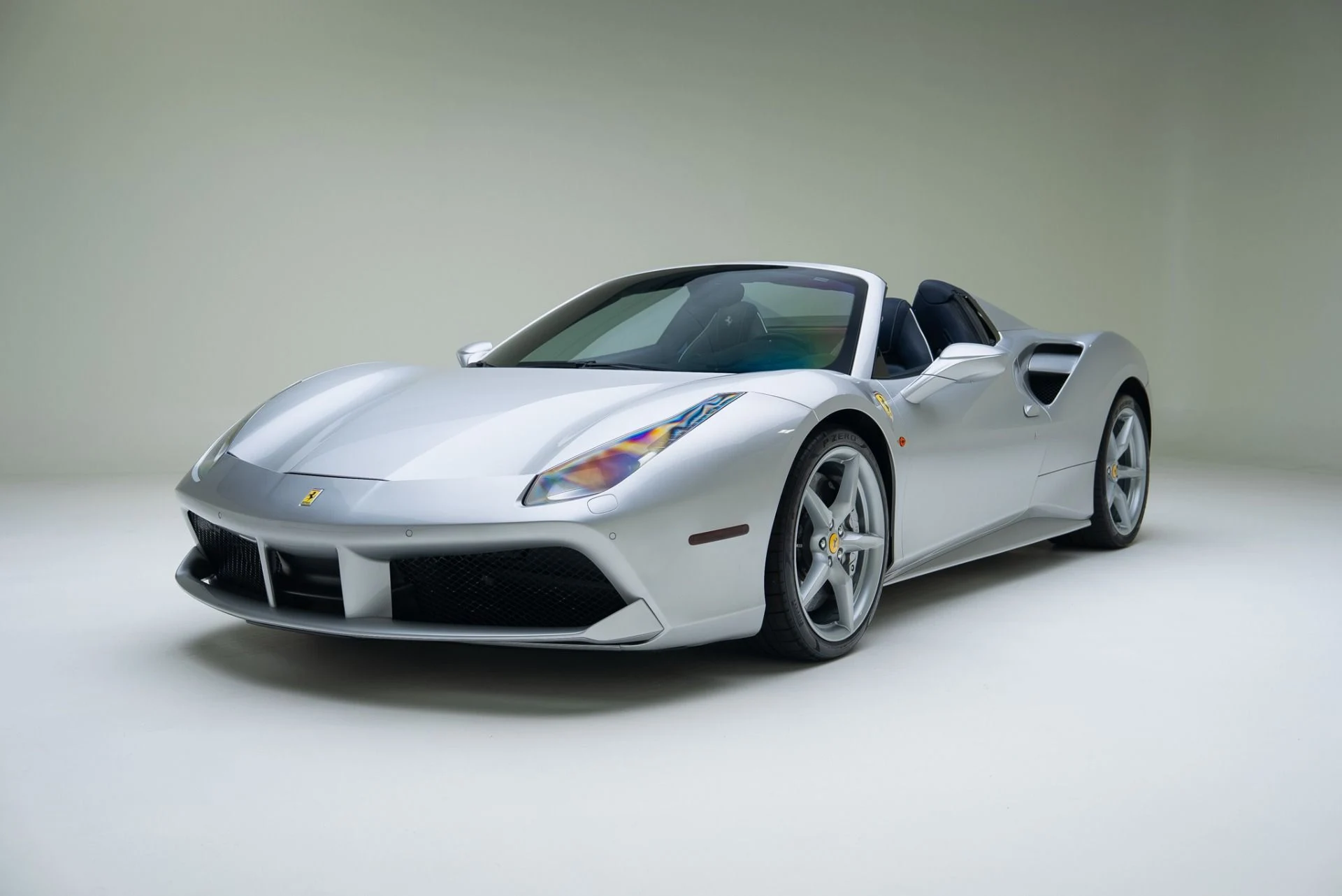 mph005_3928277244_Used_2017_Ferrari_488_Spider_1762375405_5618e76258