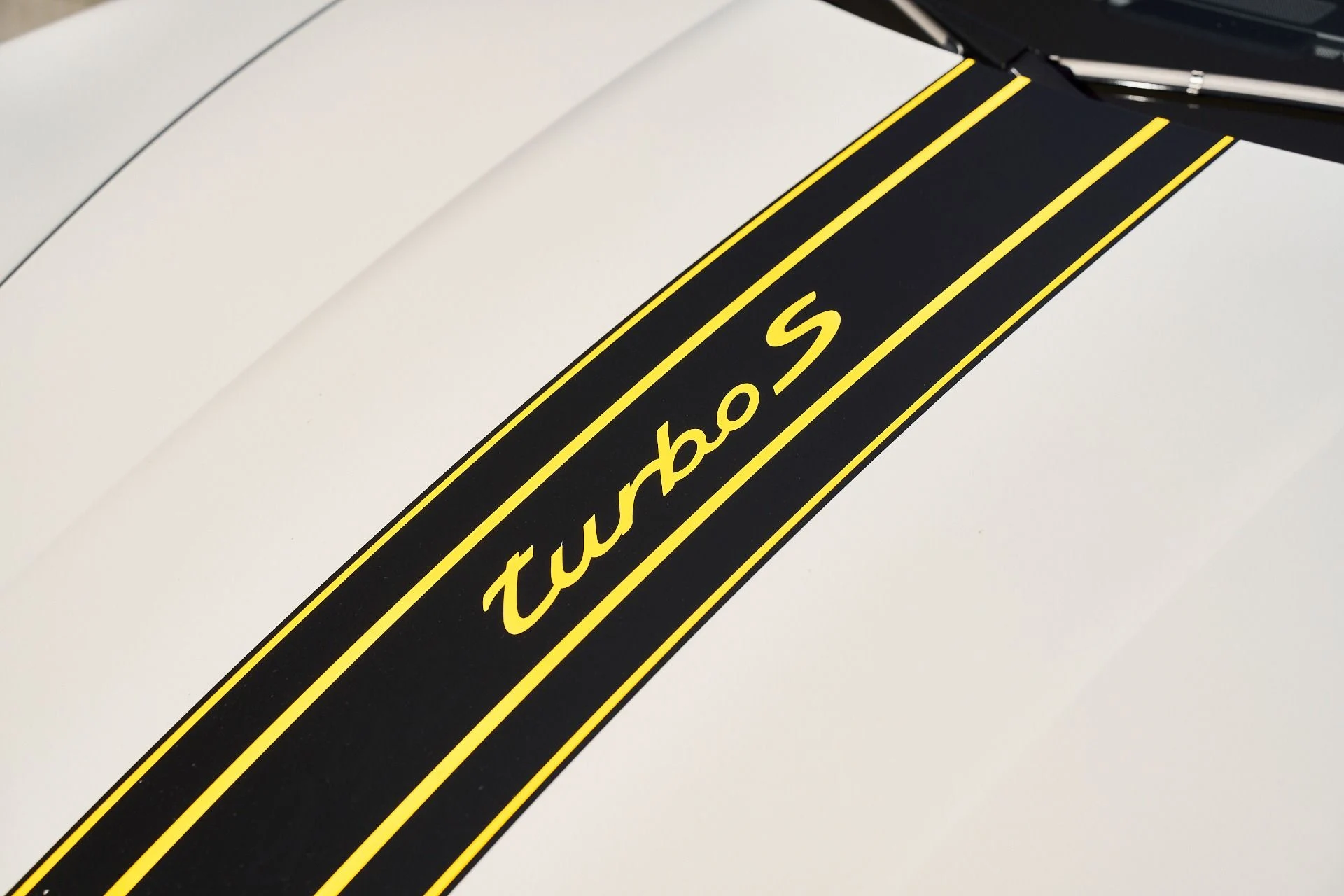 mph005_3935031642_Used_2021_Porsche_911_Turbo_S_1765592897_dcc8e96b46