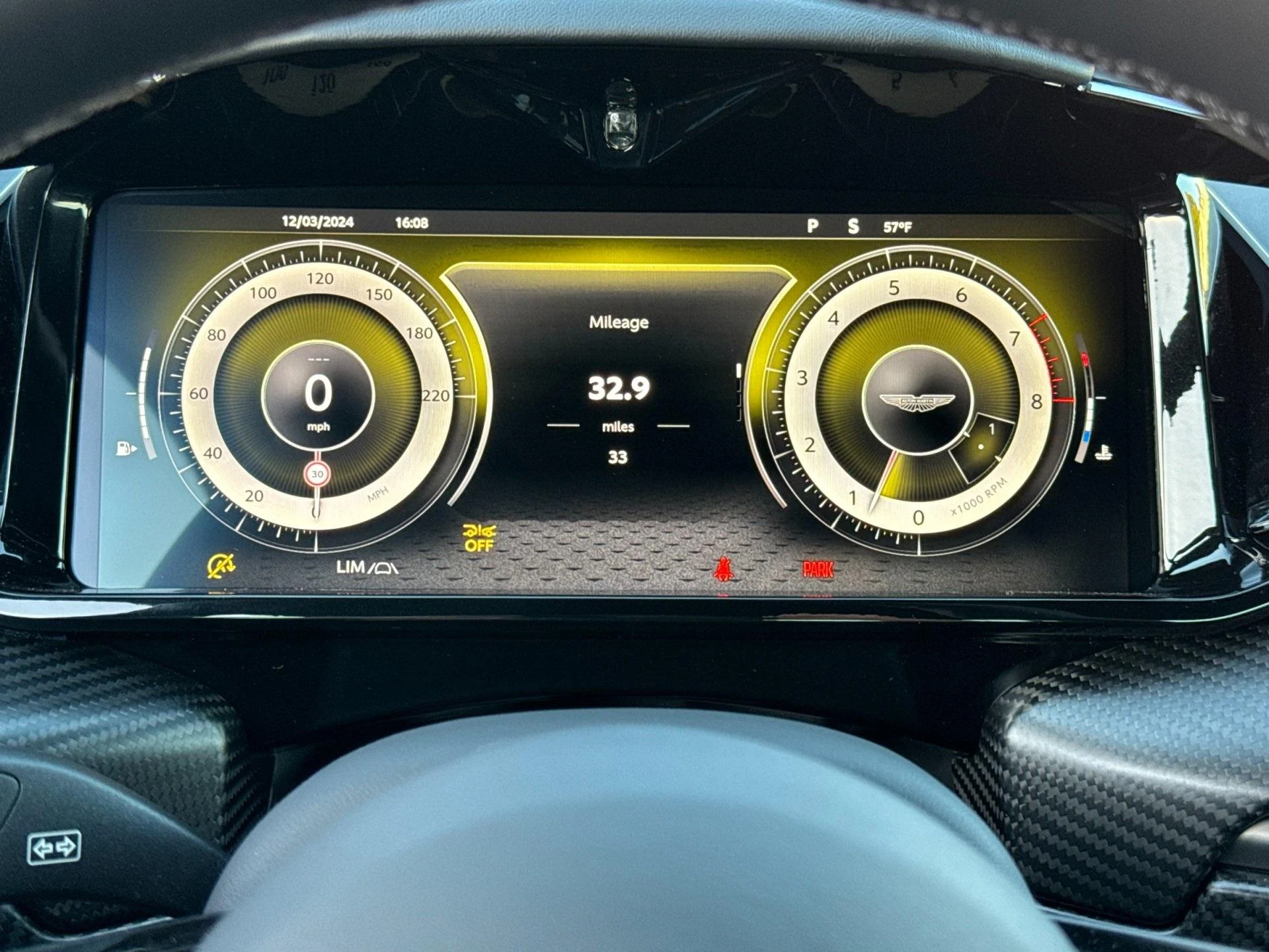 mph005_3936933684_New_2025_Aston_Martin_Vantage_Base_1747424886_31d1c6468f