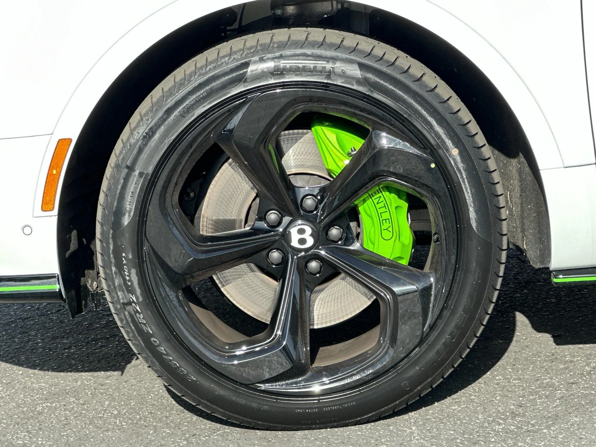 mph005_3943741700_New_2025_Bentley_Bentayga_V8_1760604141_4848f36166