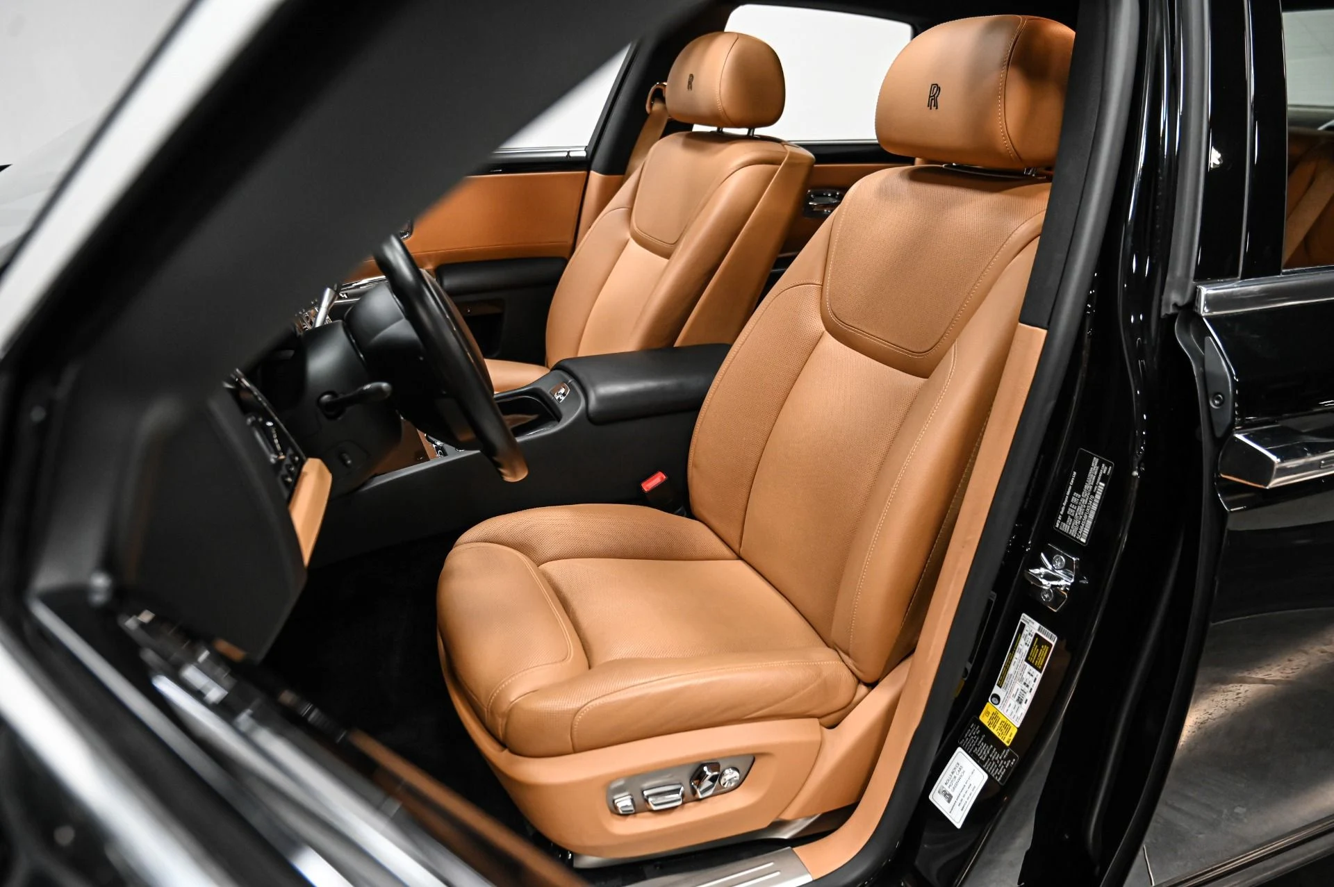 mph005_3953209836_Used_2015_Rolls_Royce_Ghost_Base_1723921602_87cb4b7f4f