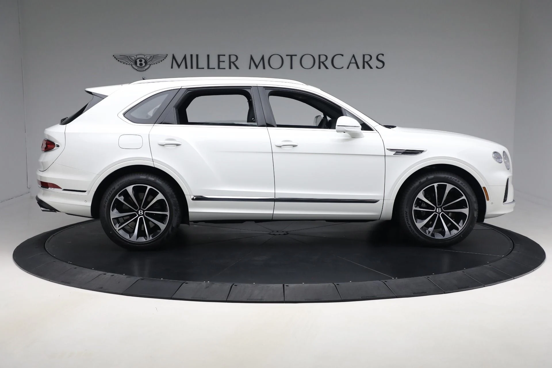 mph005_3955799609_New_2025_Bentley_Bentayga_V8_b1e7ea65f9