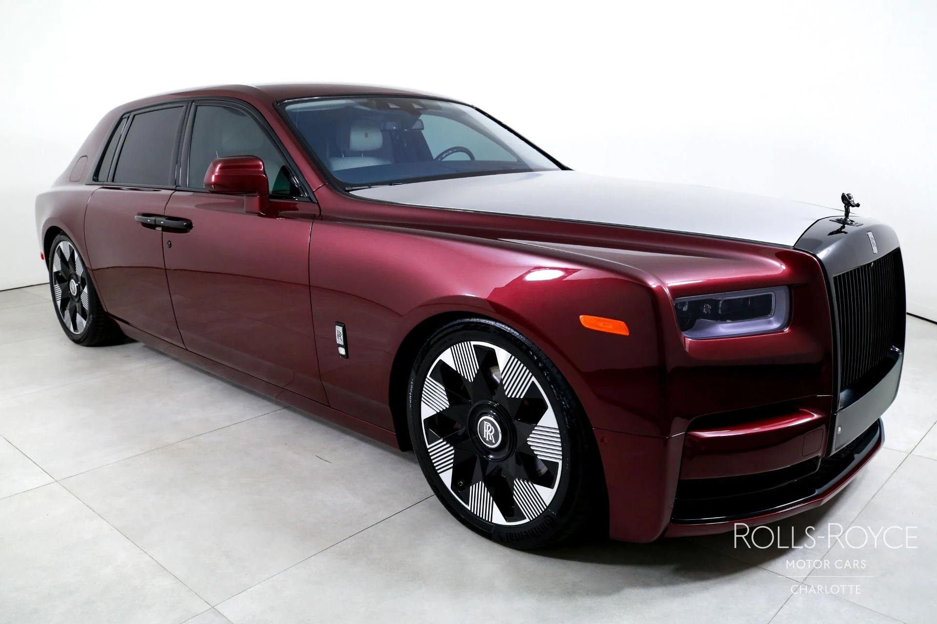 mph005_395843136_Used_2019_Rolls_Royce_Phantom_1760803152_d846927cd5